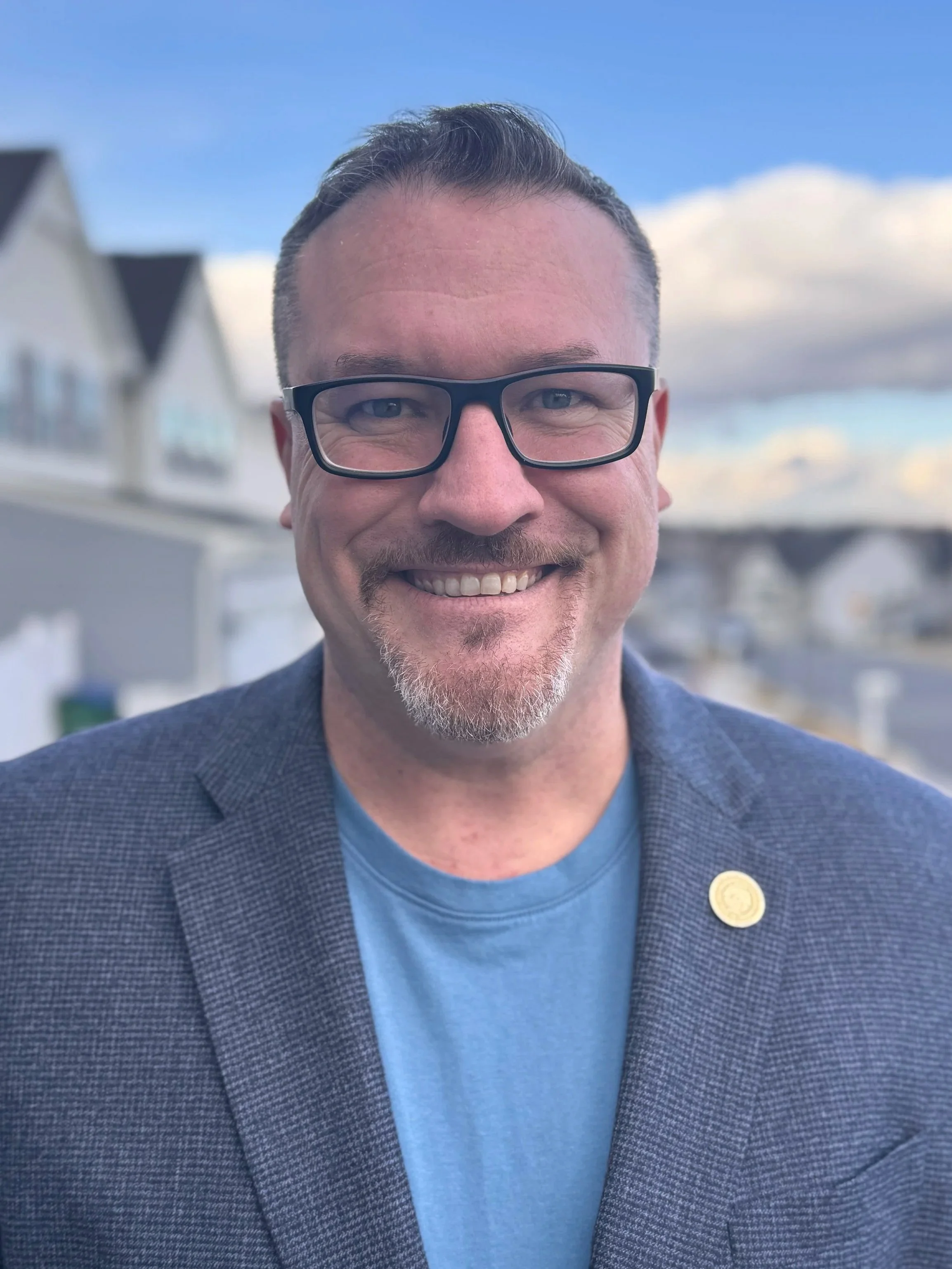 Jeff Warren wearing glasses and smiling.
