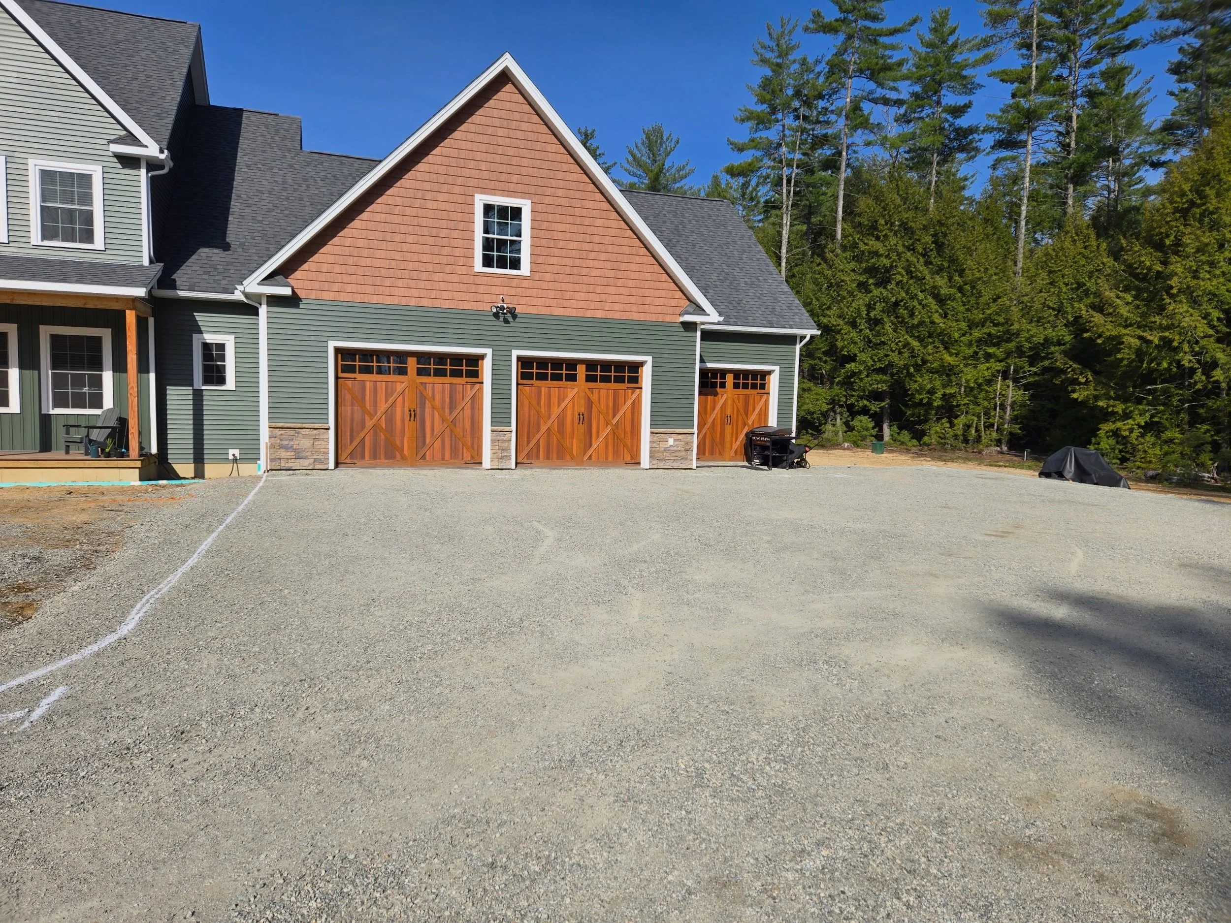 BEFORE➡️AFTER

Here&rsquo;s a driveway we recently paved in Swanzey, NH. Full steam ahead for the summer months!💪🏼

#paving #pavingcontractor #paveroperator #caterpillar #paver