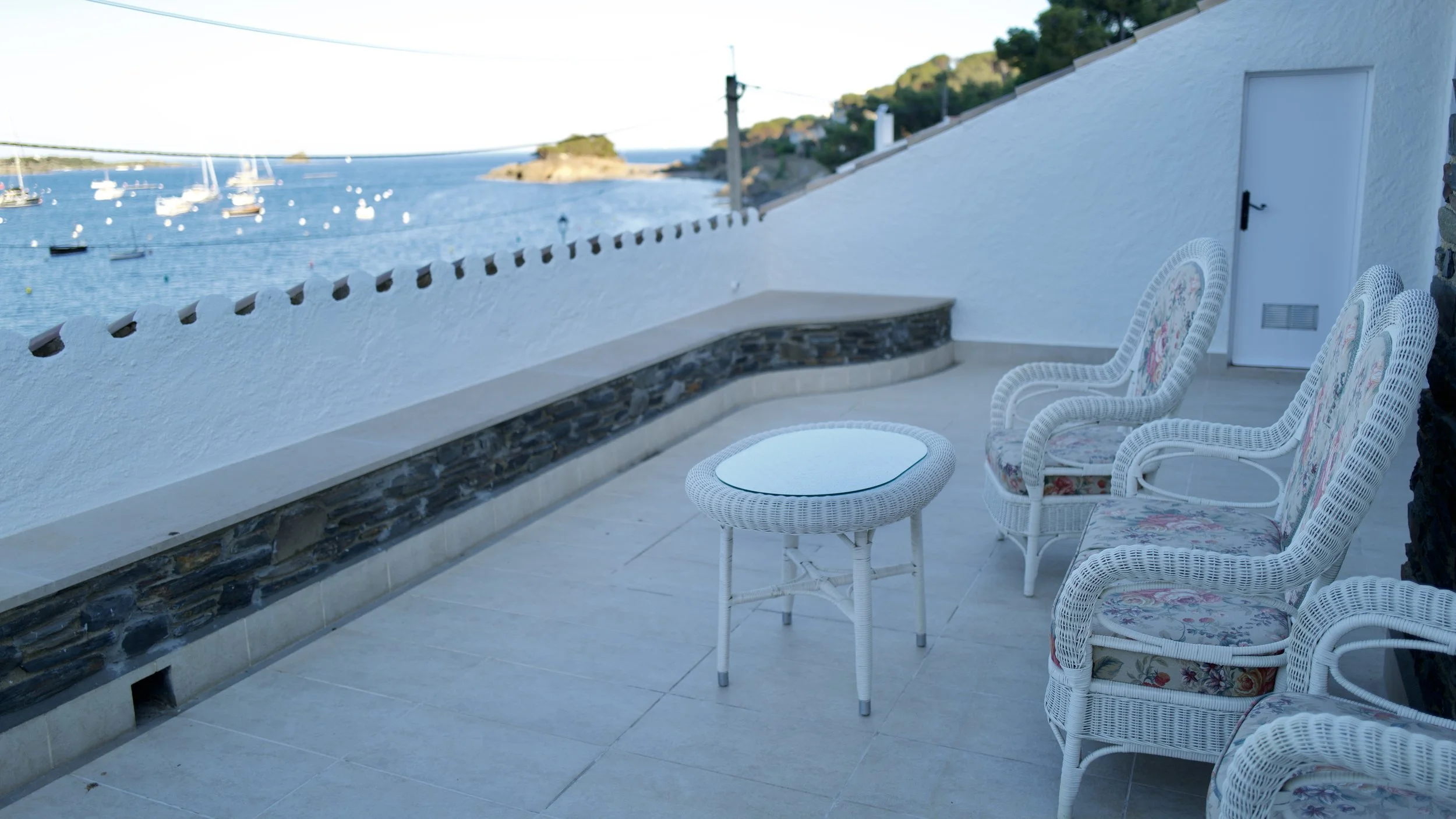 Terraza única a primera línea de mar, íntima, en la habitación doble de Ca la Nuri - Cadaqués.