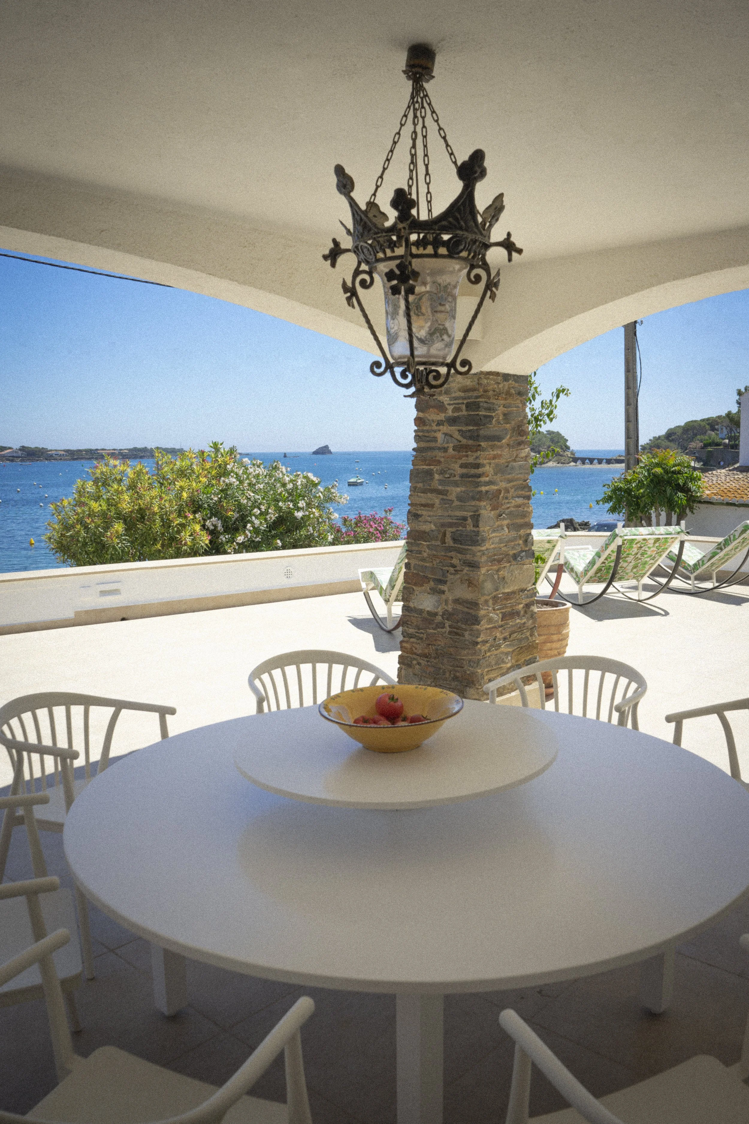 Terraza espectacular a primera línea de mar  en la exclusiva casa de alquiler Ca la Nuri - Cadaqués.