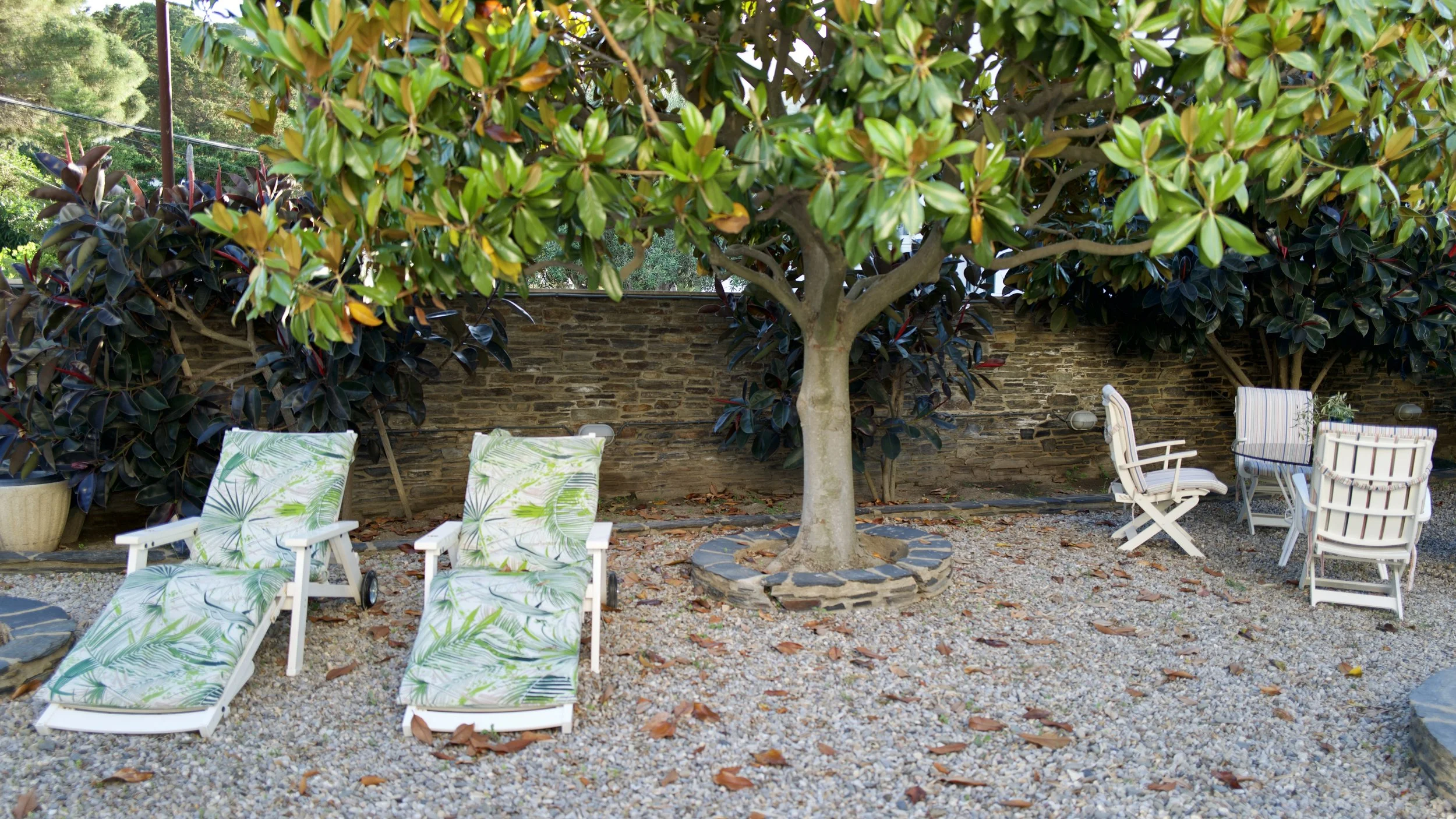 Rincón relajarse en la intimidad con un ambiente agradable en el jardin interior de la exclusiva casa de alquiler Ca la Nuri - Cadaqués.