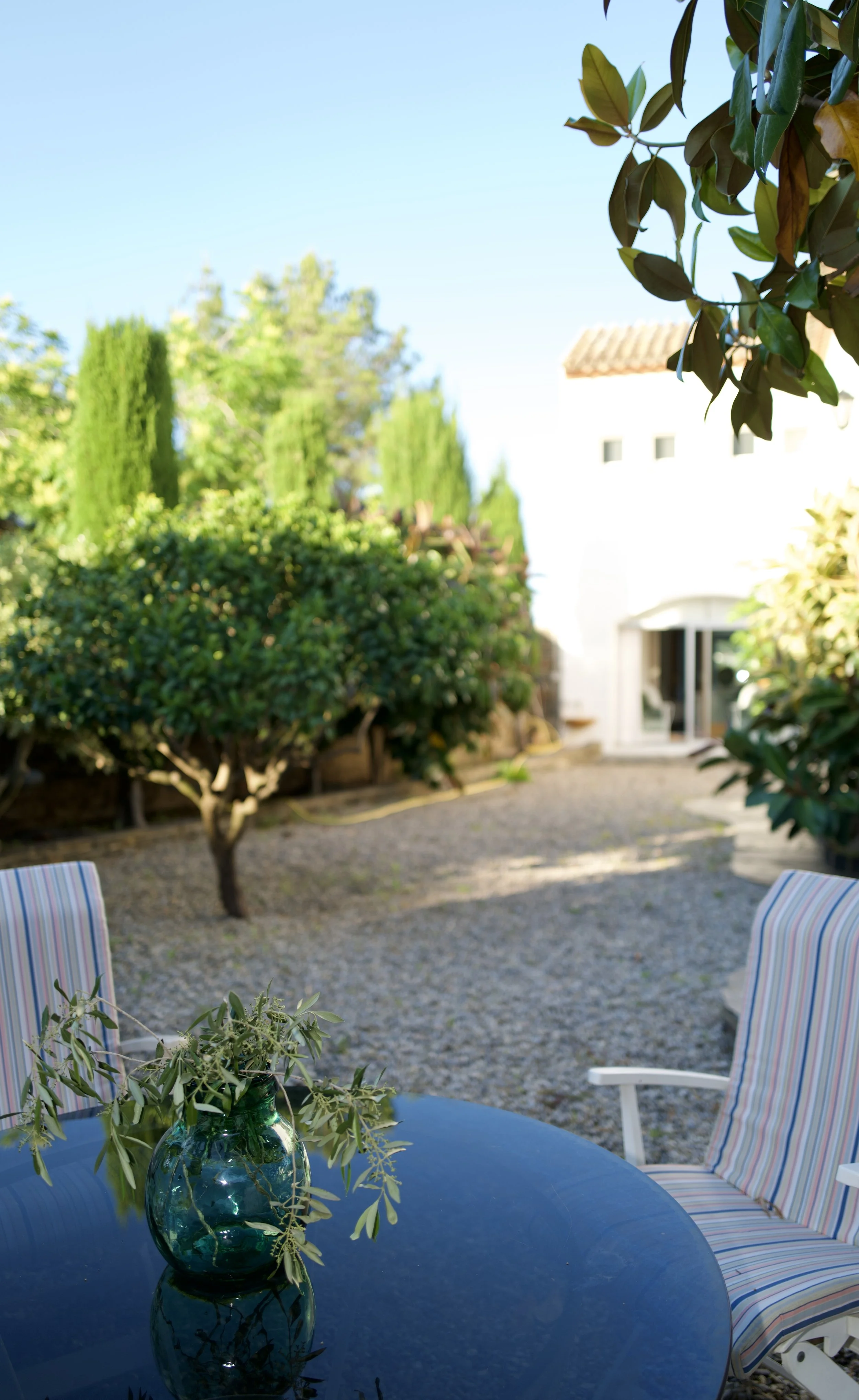 Rincón íntimo para relajarse con un ambiente agradable en el jardin interior de la exclusiva casa de alquiler Ca la Nuri - Cadaqués.