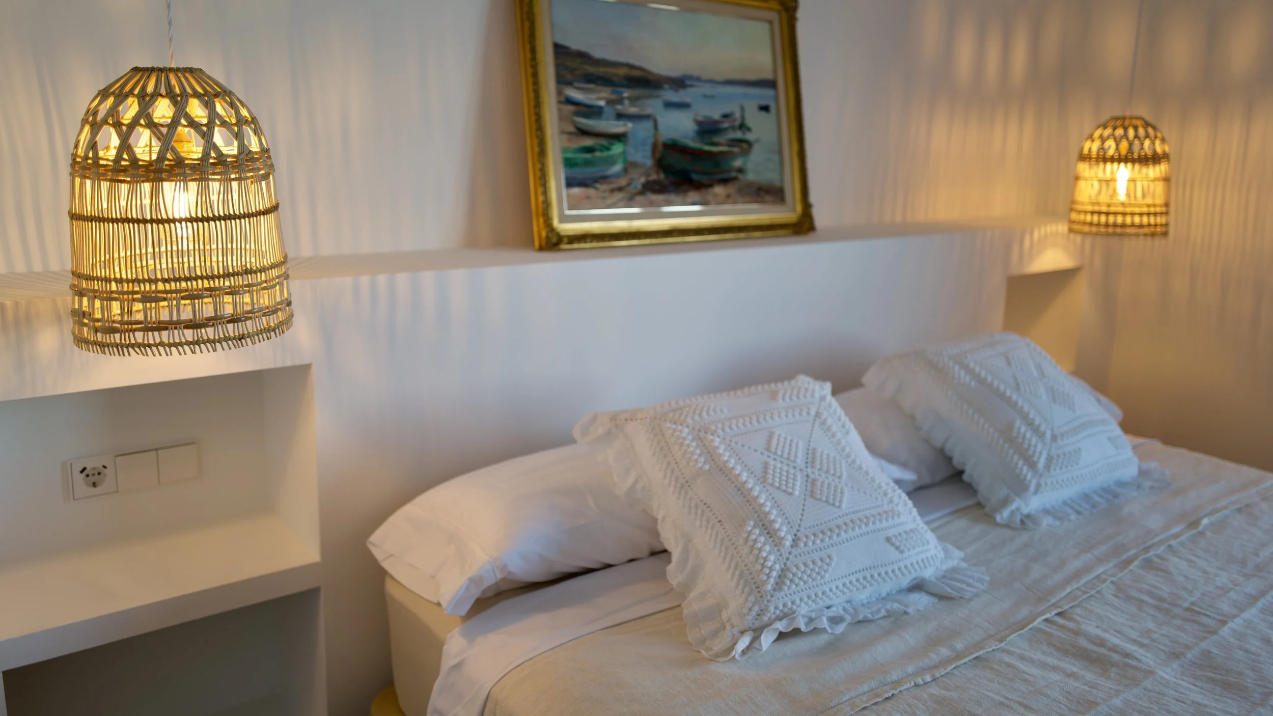 Habitación selecta y con encanto en la exclusiva casa de alquiler Ca la Nuri Cadaqués a primera línea de mar.