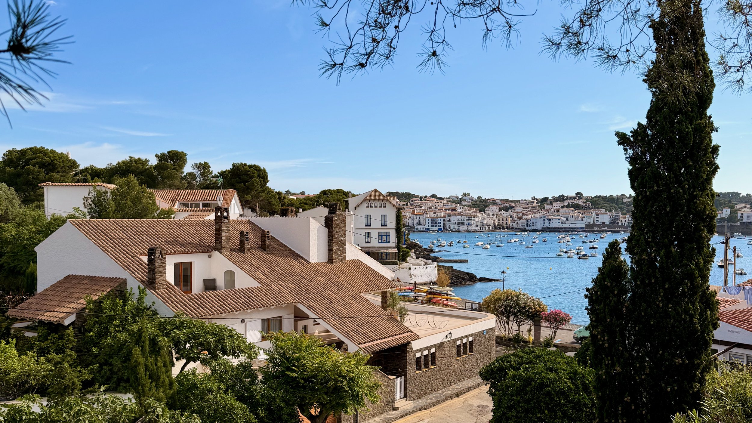 Exclusive rental house in Cadaqués, front-line to the sea on Llané beach.