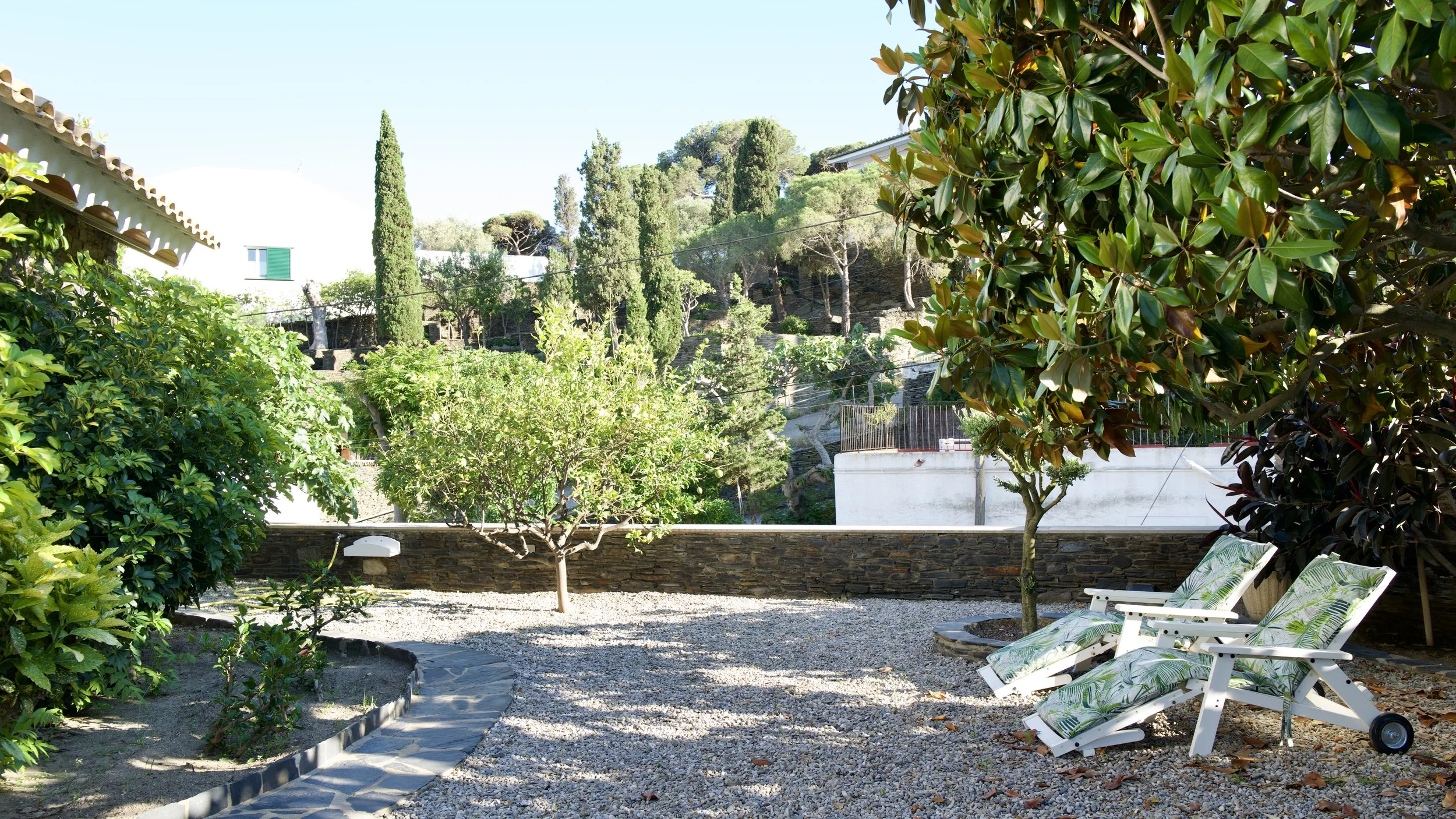 Rincón relajarse en la intimidad con un ambiente agradable en el jardin interior de la exclusiva casa de alquiler Ca la Nuri - Cadaqués.