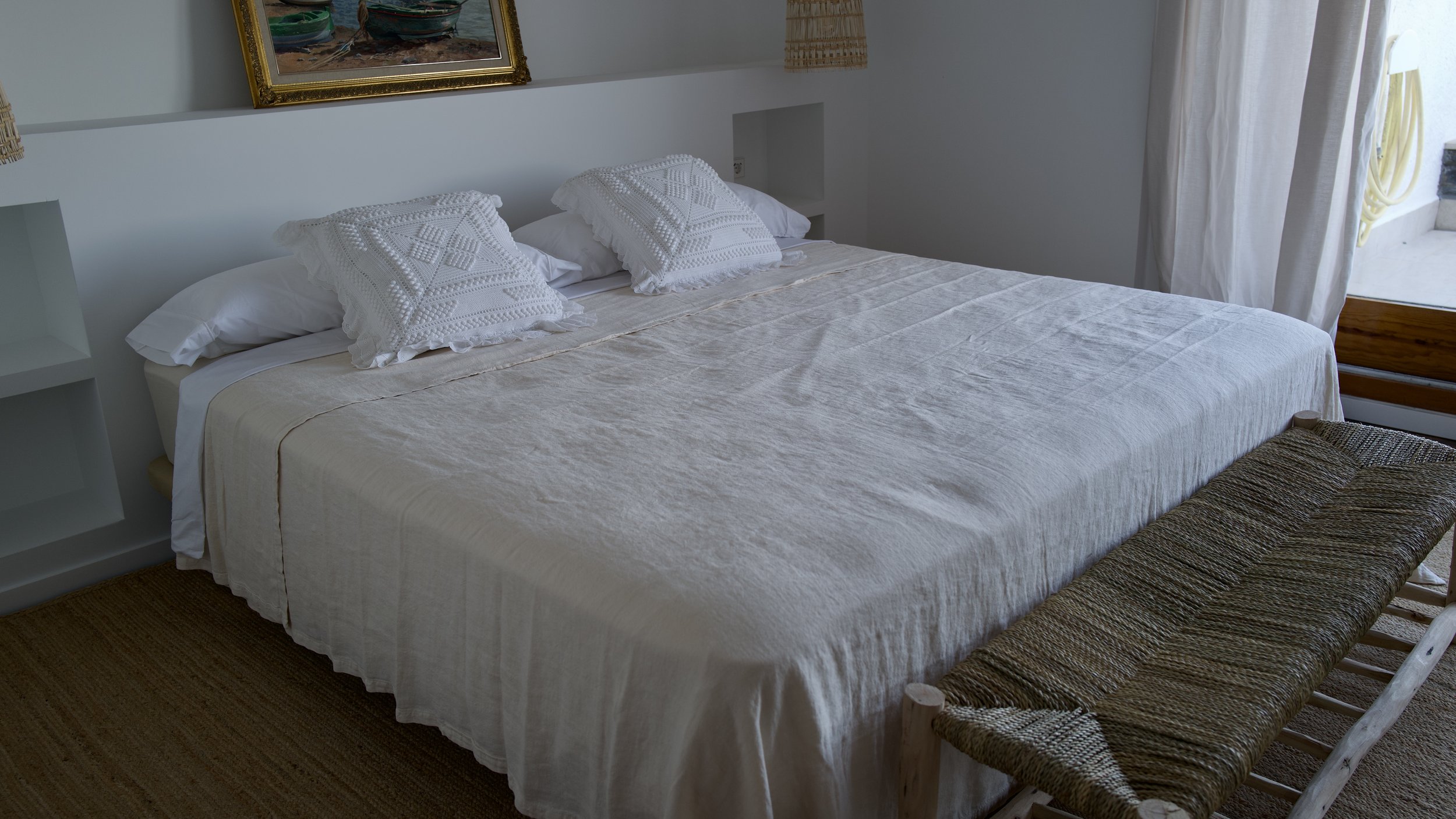 Habitación selecta y con encanto en la exclusiva casa de alquiler Ca la Nuri Cadaqués a primera línea de mar.