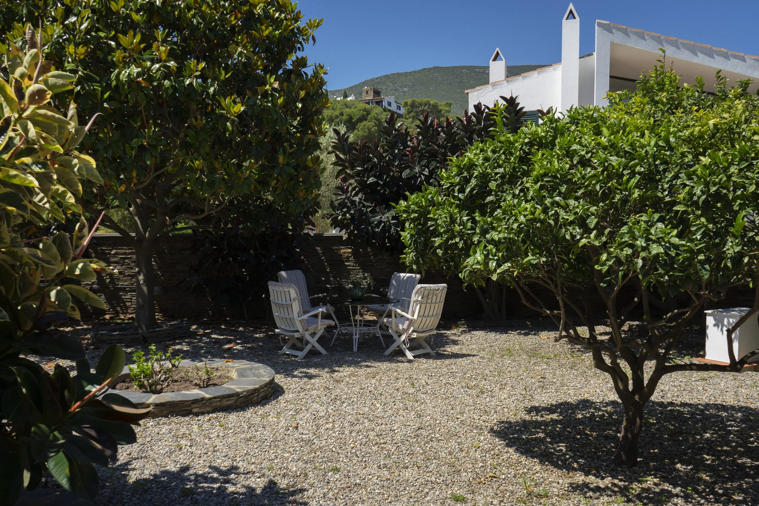 Rincón relajarse en la intimidad con un ambiente agradable en el jardin interior de la exclusiva casa de alquiler Ca la Nuri - Cadaqués.