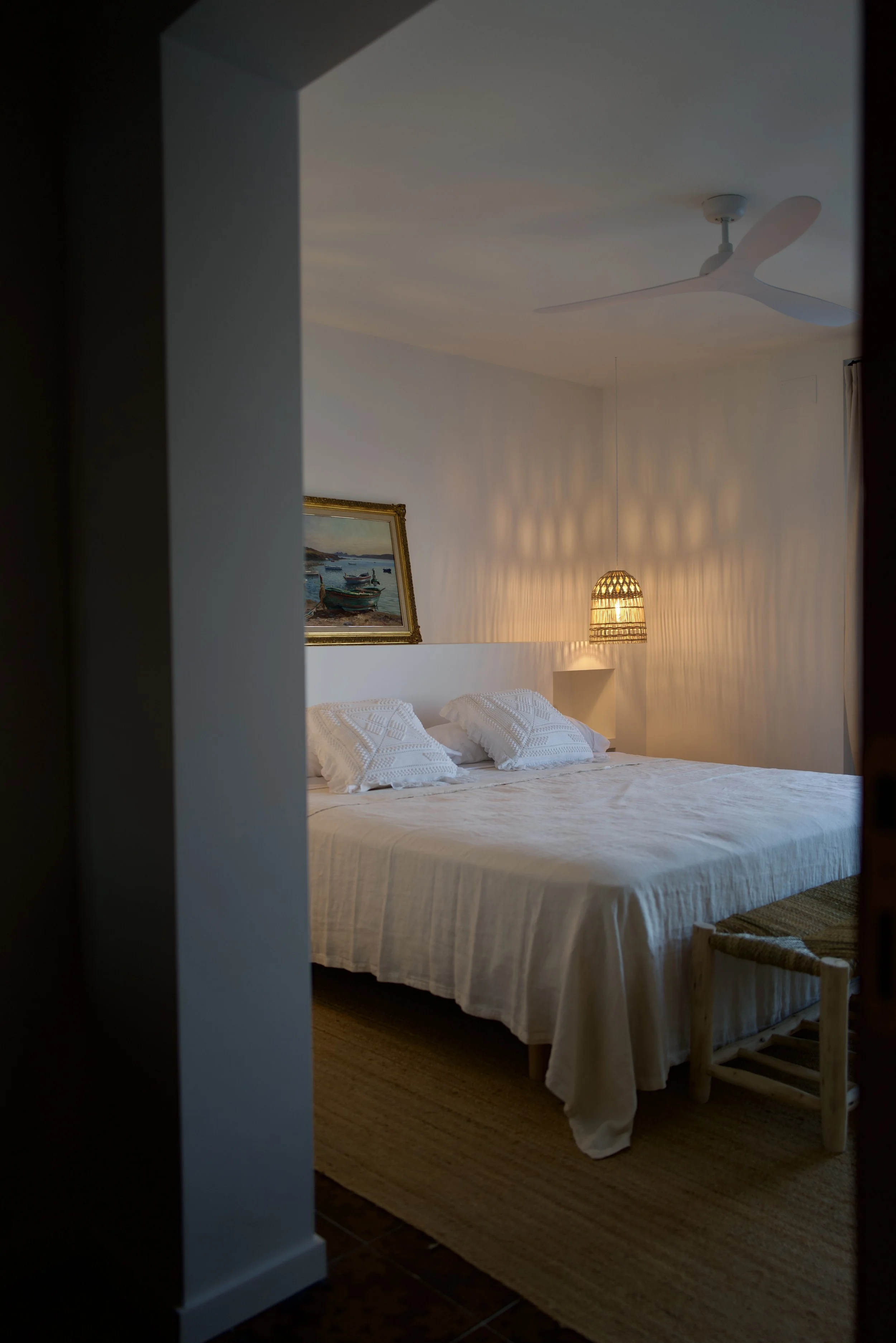 Habitación selecta y con encanto en la exclusiva casa de alquiler Ca la Nuri Cadaqués a primera línea de mar.