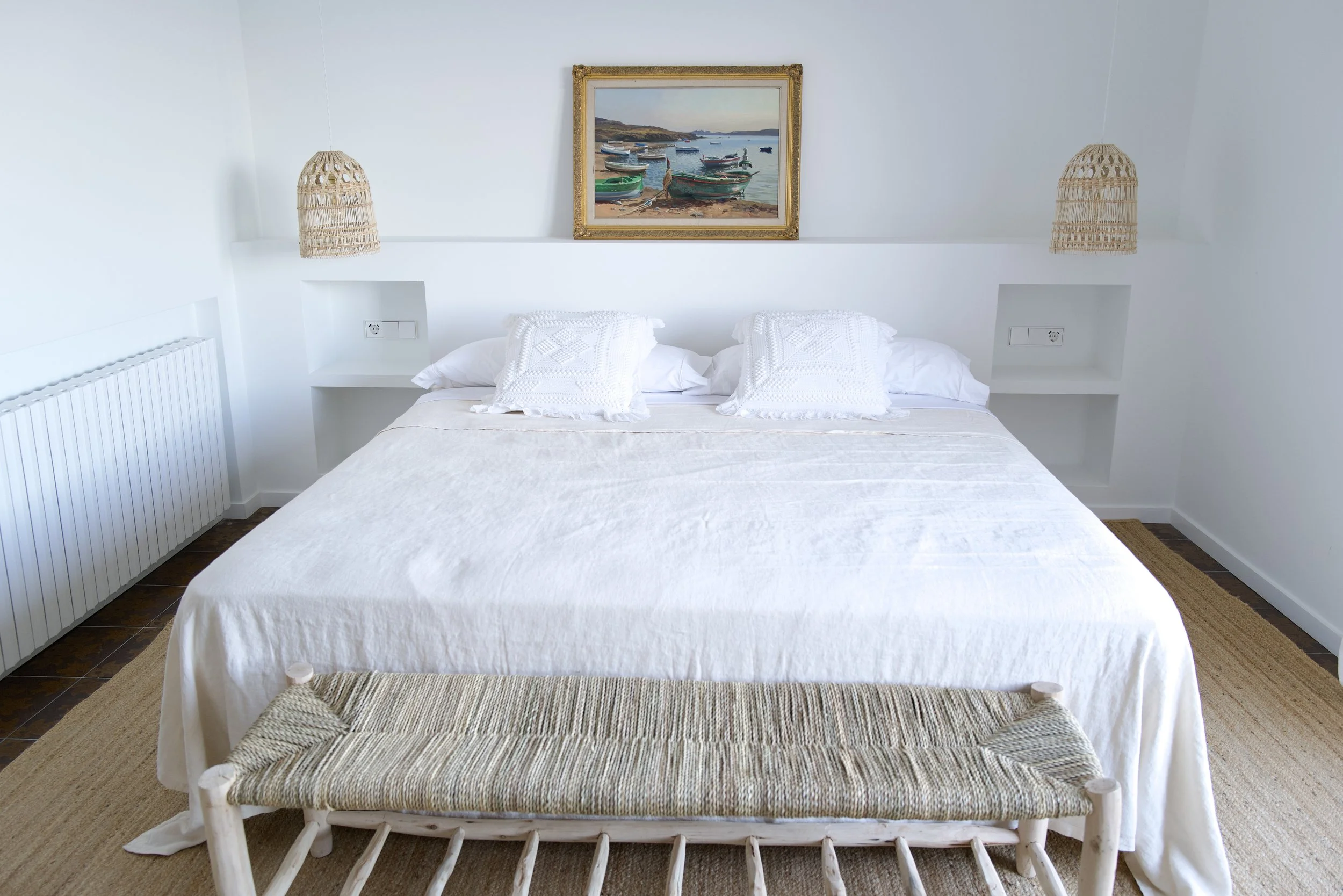 Habitación selecta y con encanto en la exclusiva casa de alquiler Ca la Nuri Cadaqués a primera línea de mar.