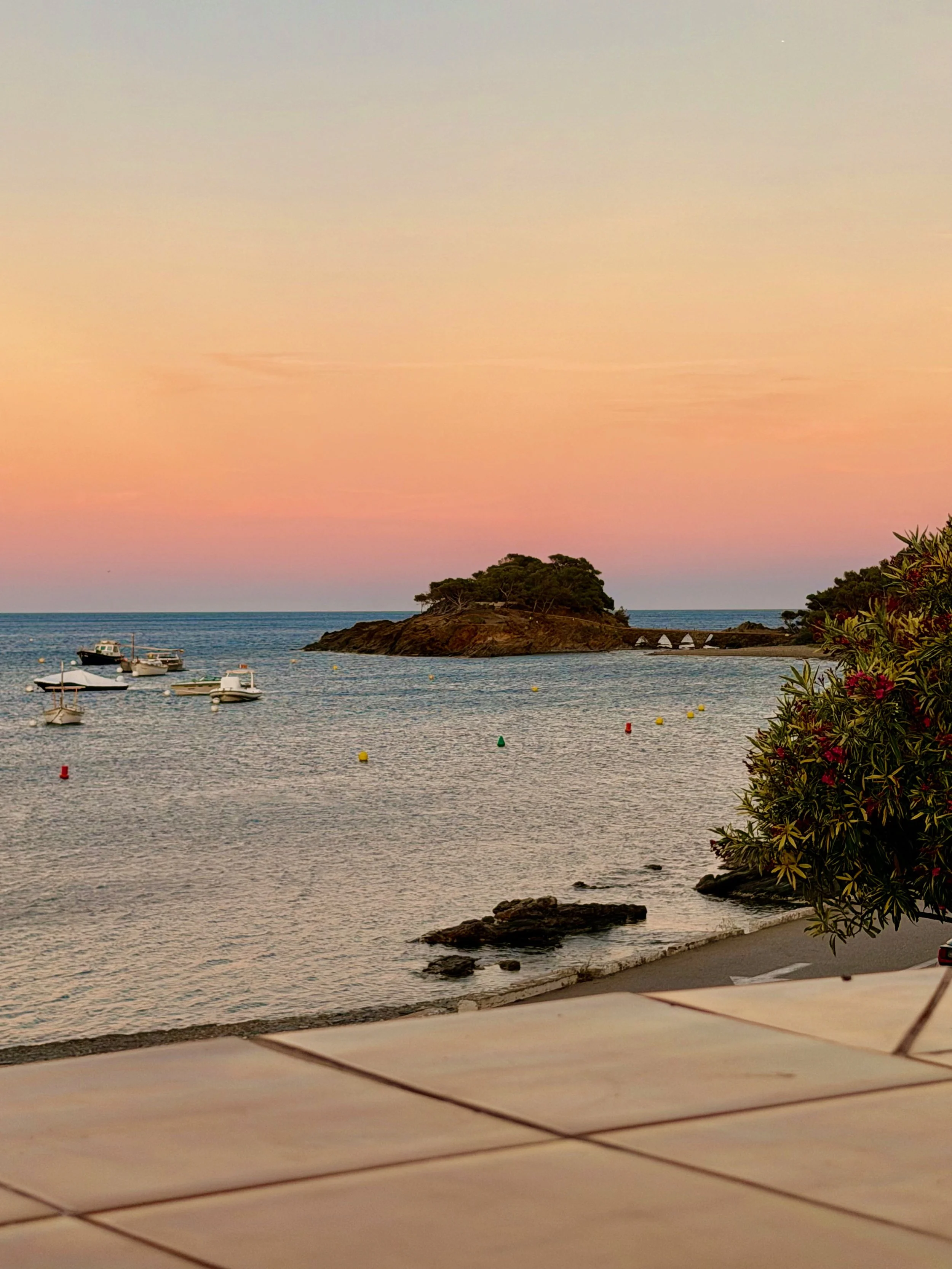 Puesta de sol con vistas al Sortell desde la espectacular terraza de la exclusiva Casa de alquiler Ca la Nuri - Cadaqués