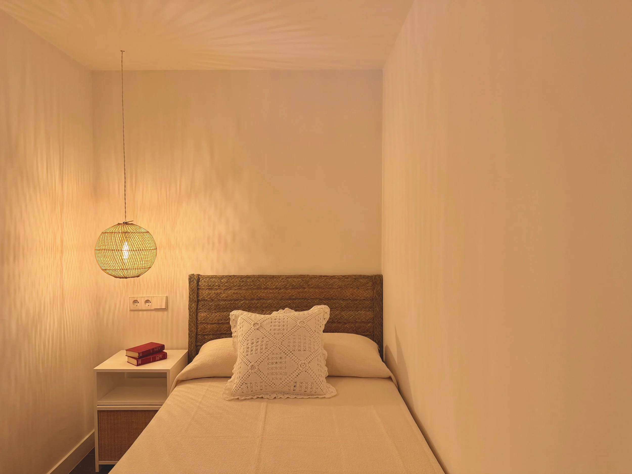Habitación acogedora para una persona en ca la Nuri - Cadaqués, decorada con encanto.