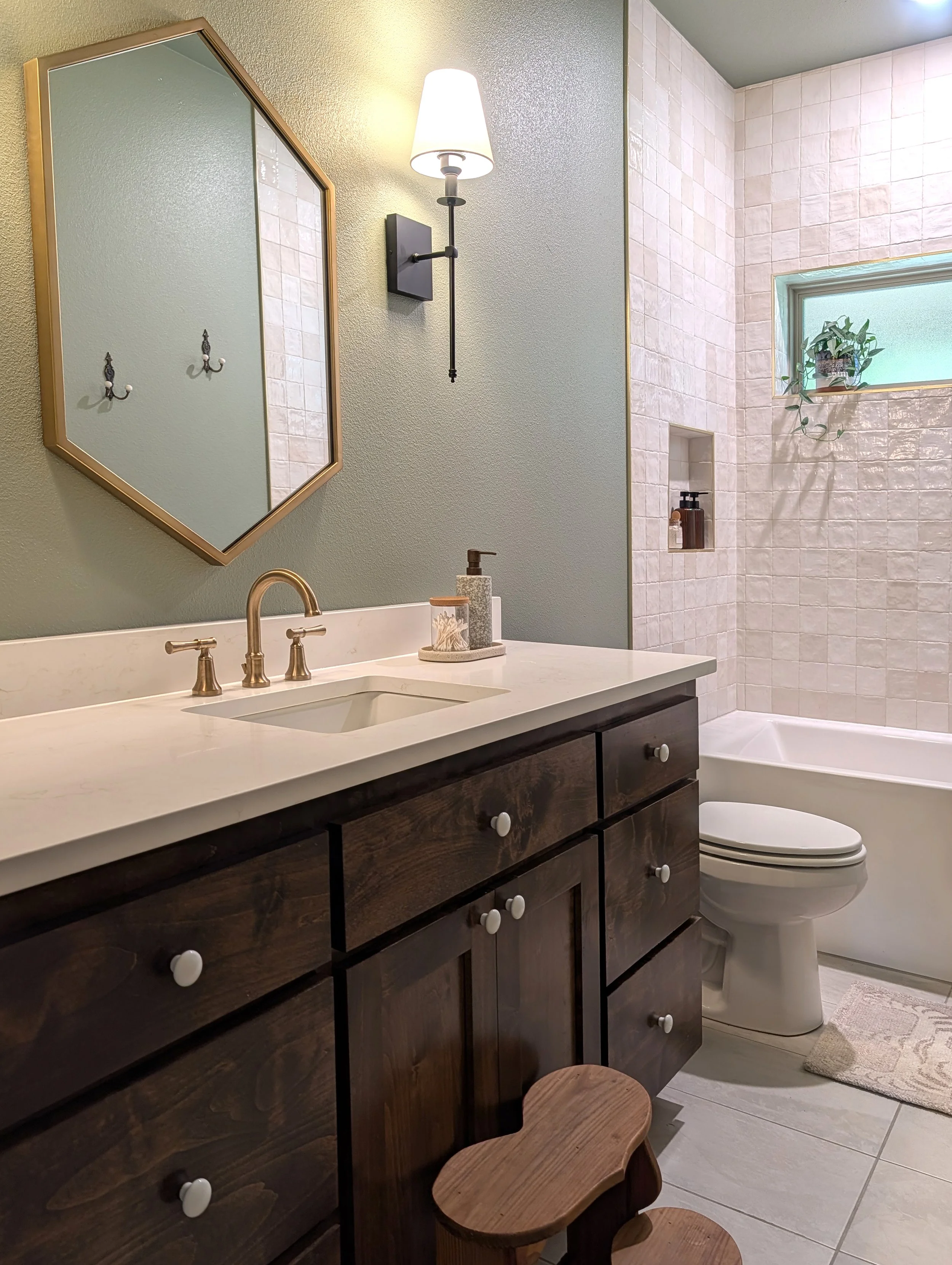 Oak Hollow-Guest Bath 1.jpg