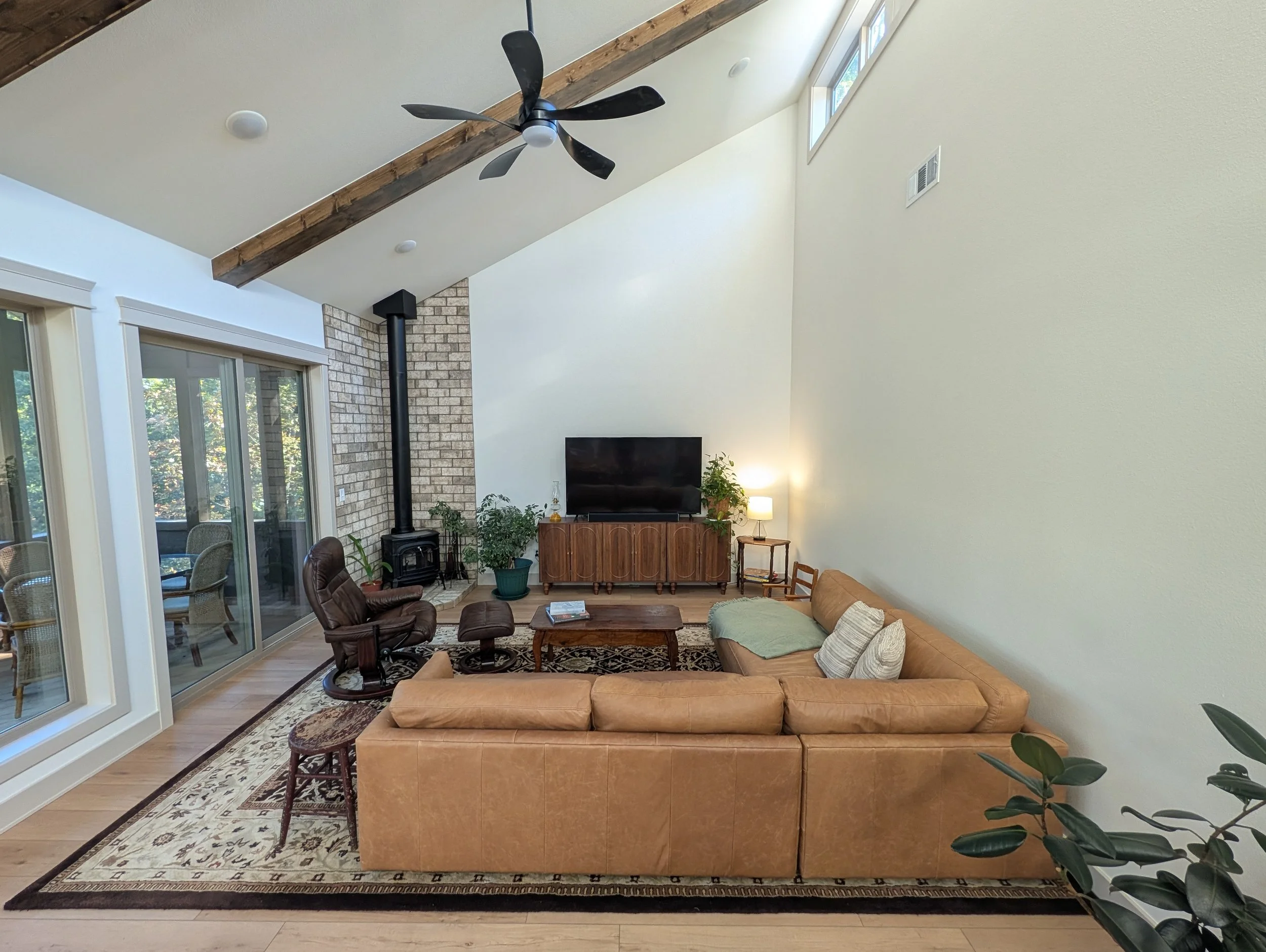 Oak Hollow-Living Toward Furnace.jpg