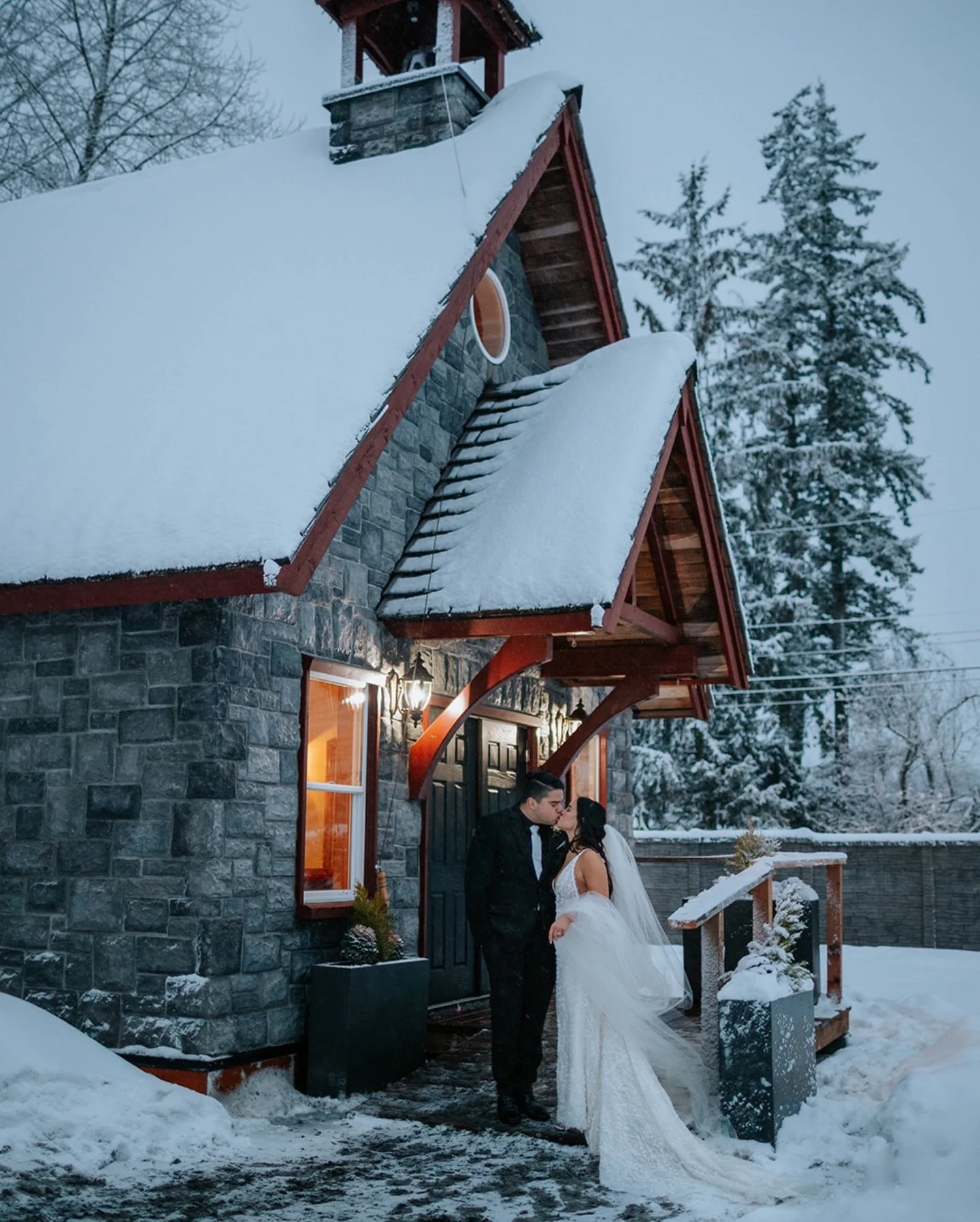 Is there anything better than a snowy winter wedding?

Winter isn&rsquo;t for everyone, but when the world turns into a snow globe, the moments feel extra magical.

@folklore.wedding.co and I are putting together a mountain elopement + micro wedding 