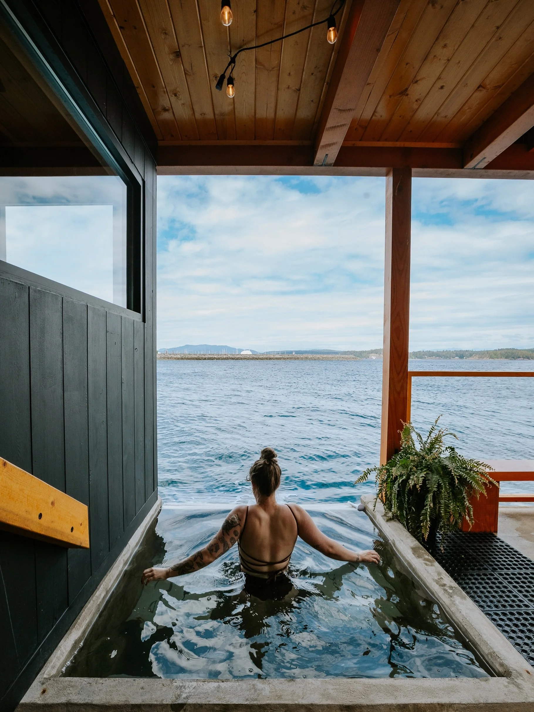 Not every day you get to sit in a sauna with an infinity cold dip pool&hellip; floating on the ocean watching the seals bob around. 🦭