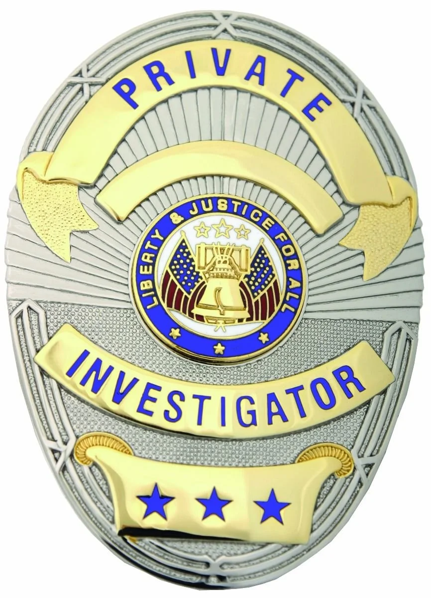 Close-up of a police badge with the words "Investigador" and "Privately & Justice For All".