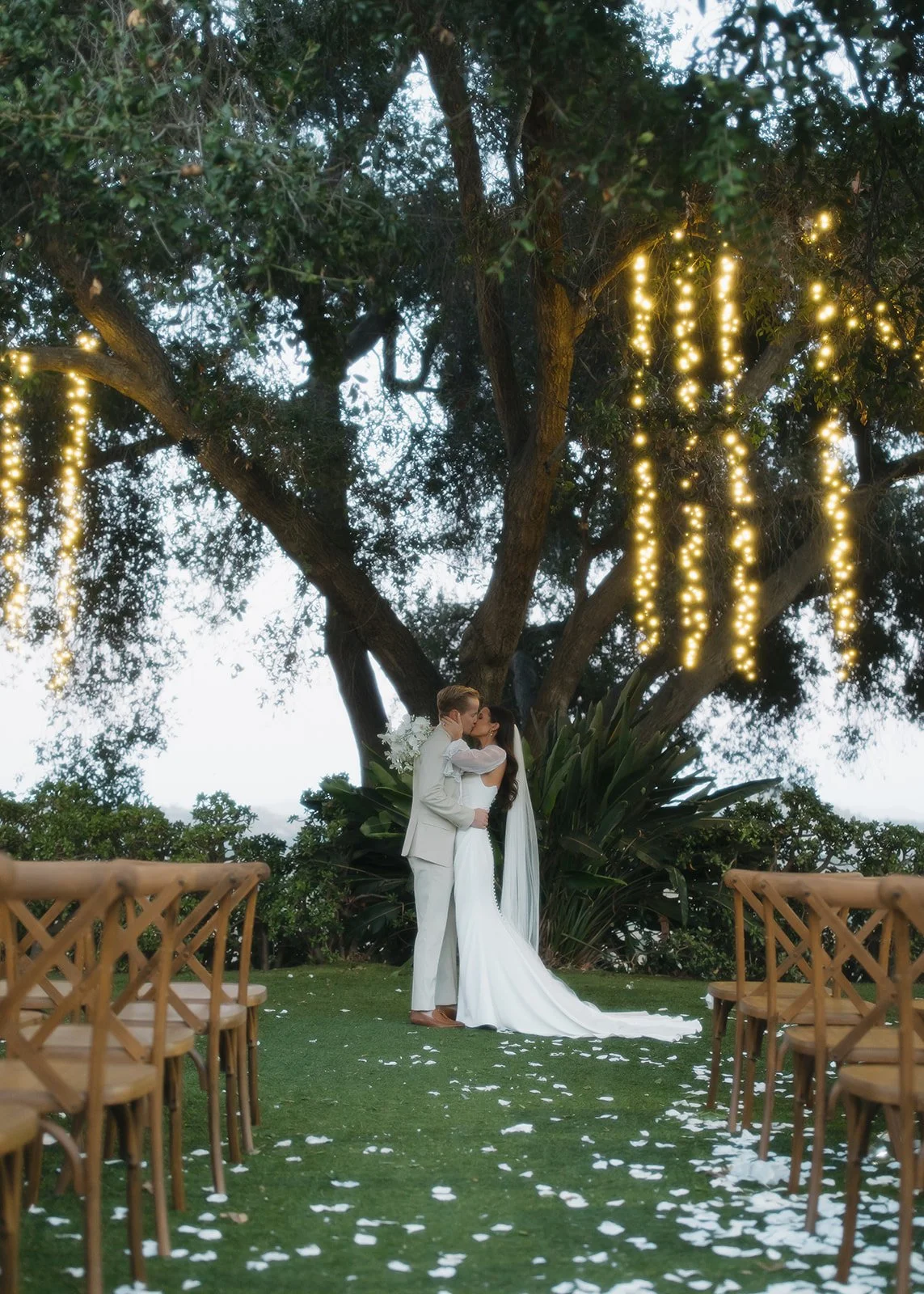 Timeless wedding portrait reflecting Amelia Island’s atmosphere.