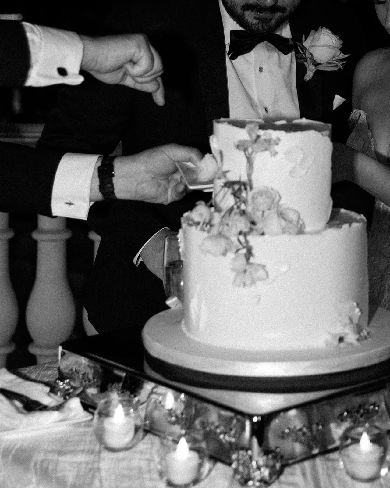 Elevated cake detail photo aligned with Amelia Island weddings.