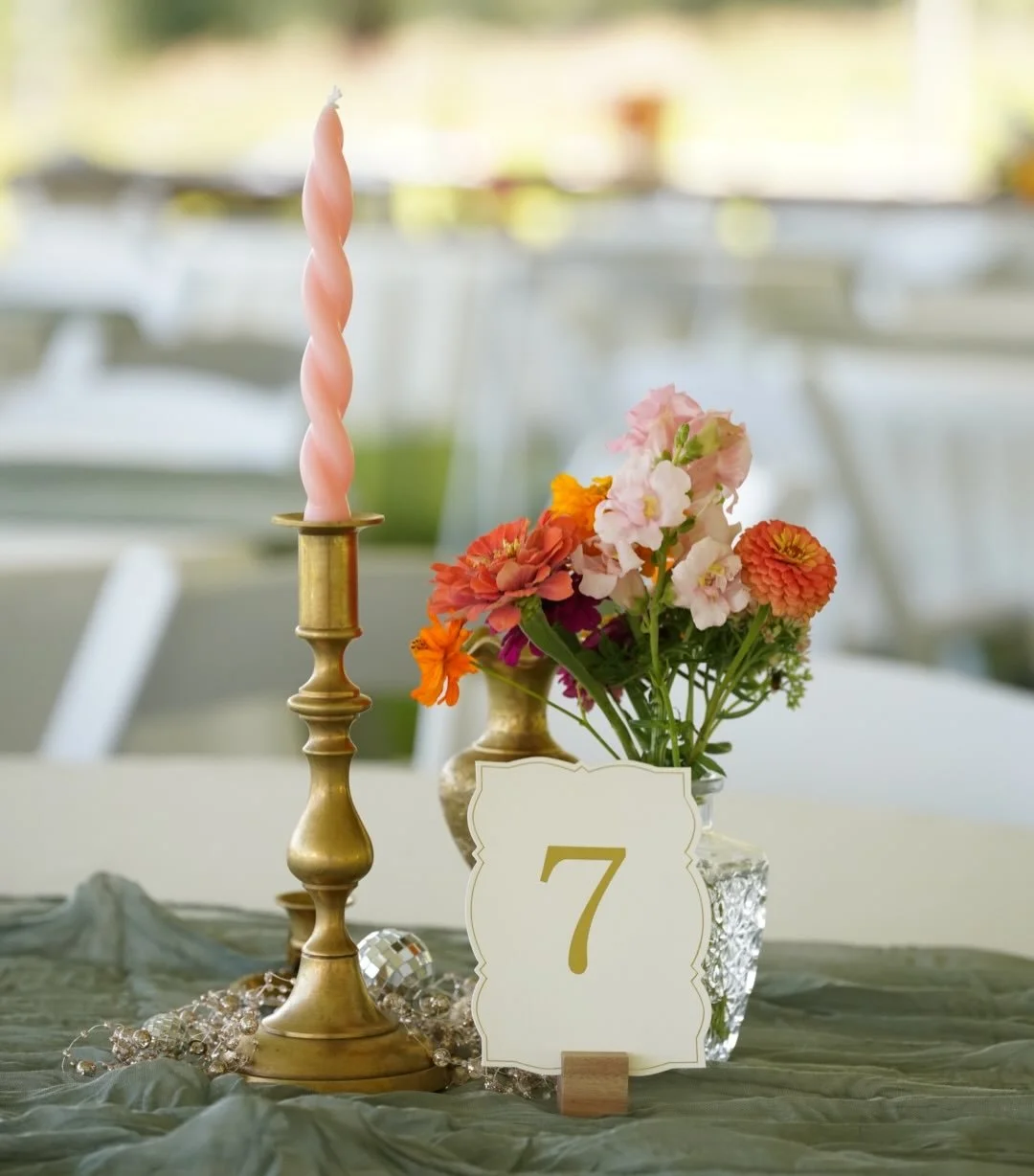 9.5.2026

Yesterday, the day started with tables to set, details to place, timelines to keep moving, and a hundred little things happening all at once.

Somewhere in between making sure everyone was where they needed to be and watching all the pieces