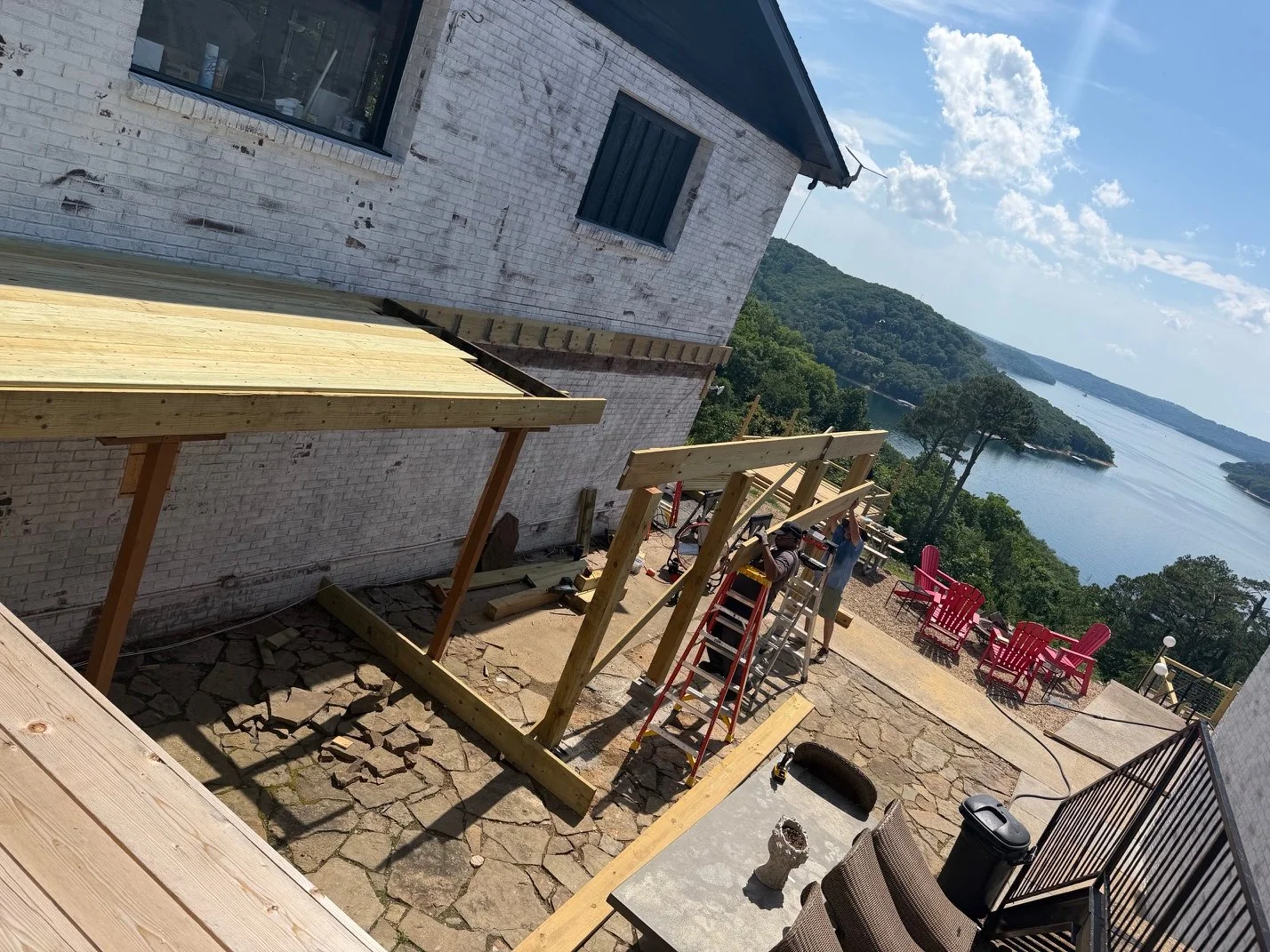 The start of the deck on the side of the restaurant building.