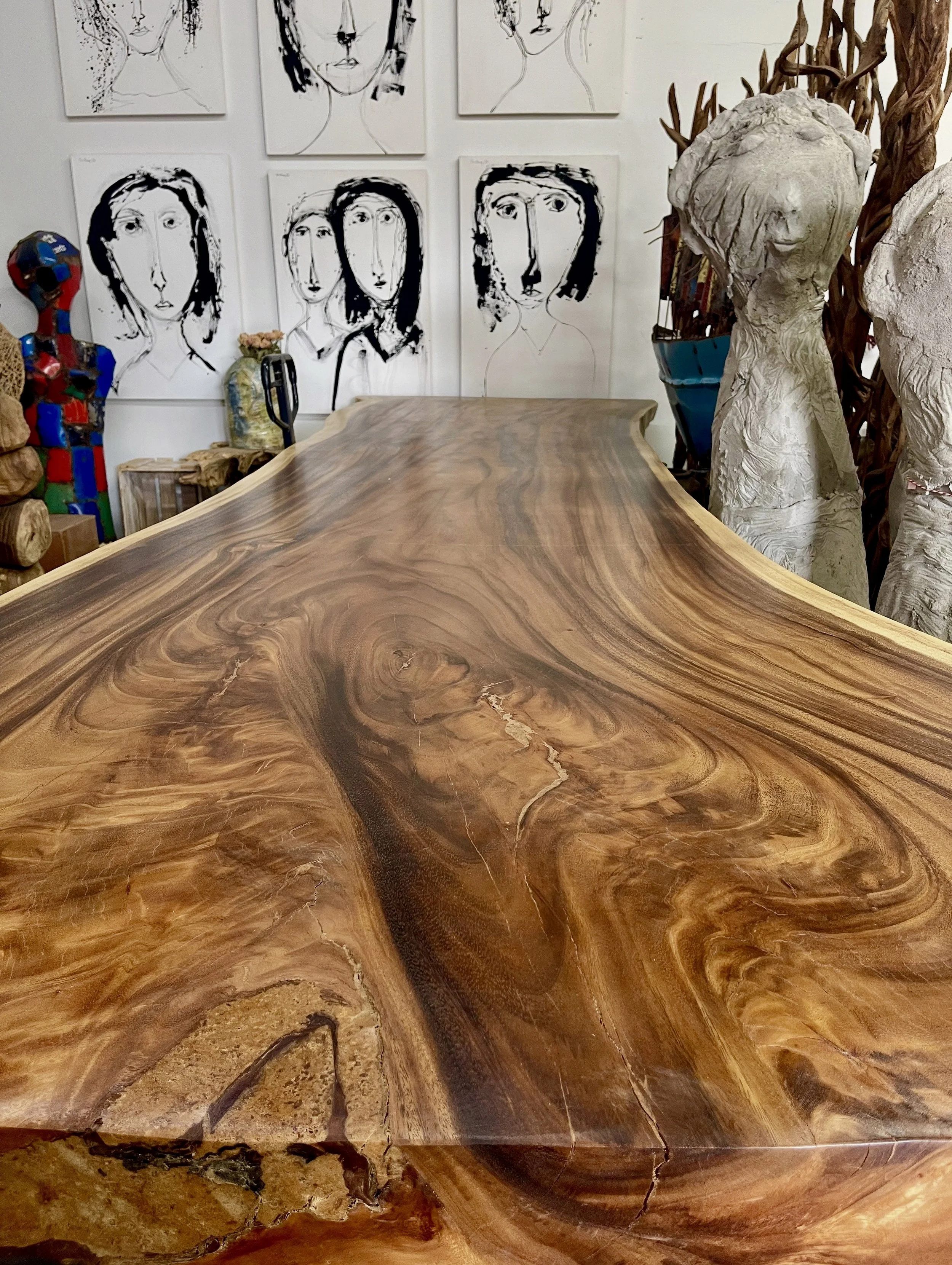 large free edge or live edge congerence table