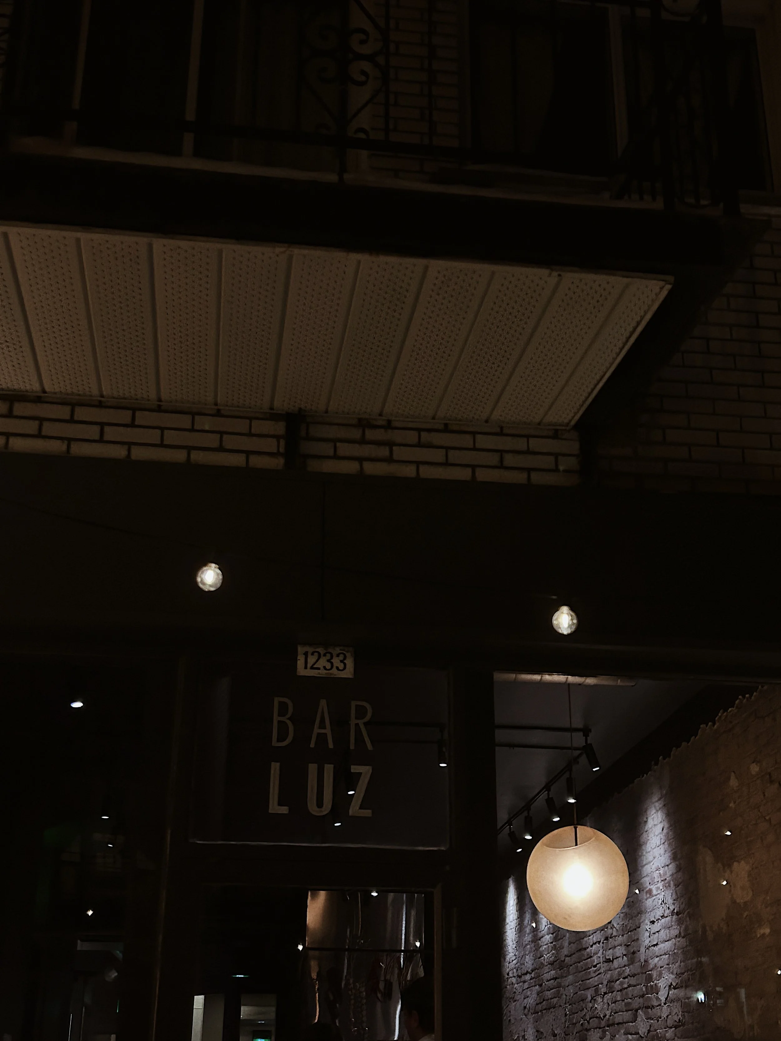 BarLuz.JPG