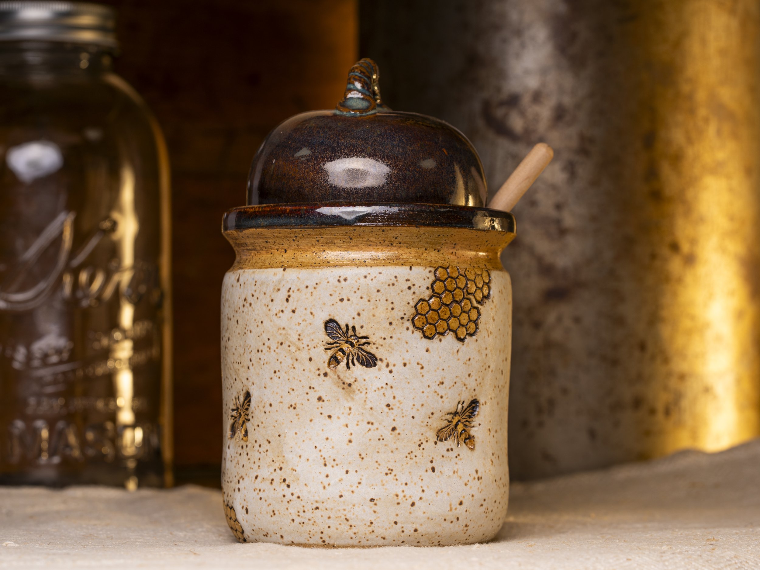 Bumble Bee Honey Pot