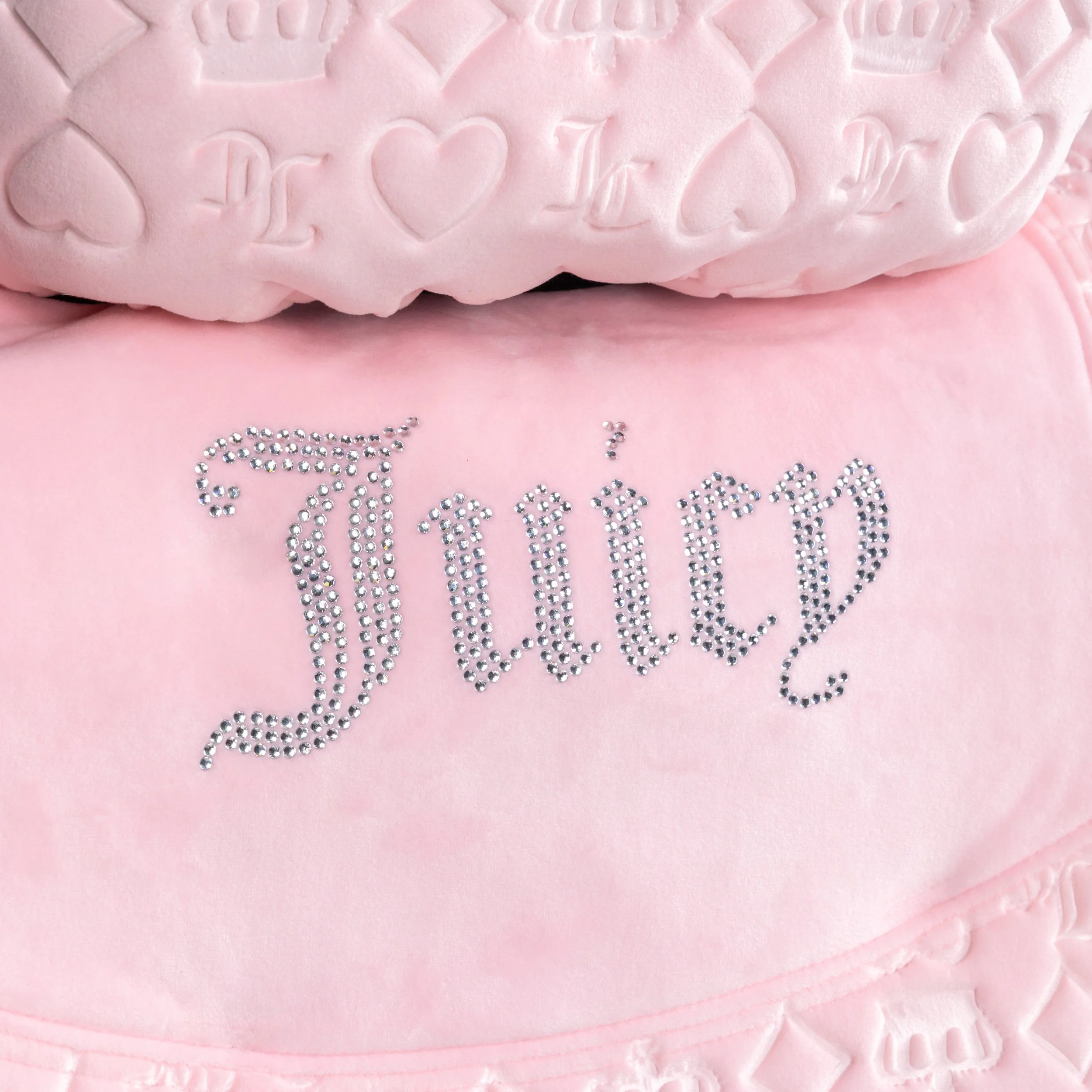 c0001776-601_jc_auto_debossed-velour-seat-cover_sfgl_S27_3_logo-detail_TEMP.jpg