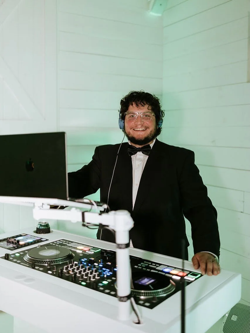 Hi, I&rsquo;m Sam 👋

The owner + lead DJ of Emerald Entertainment. 

A wedding + event DJ who genuinely loves every genre of music and I&rsquo;m always happy to vibe to whatever fits the moment! From George Strait to Chappell Roan, I love it all! 

