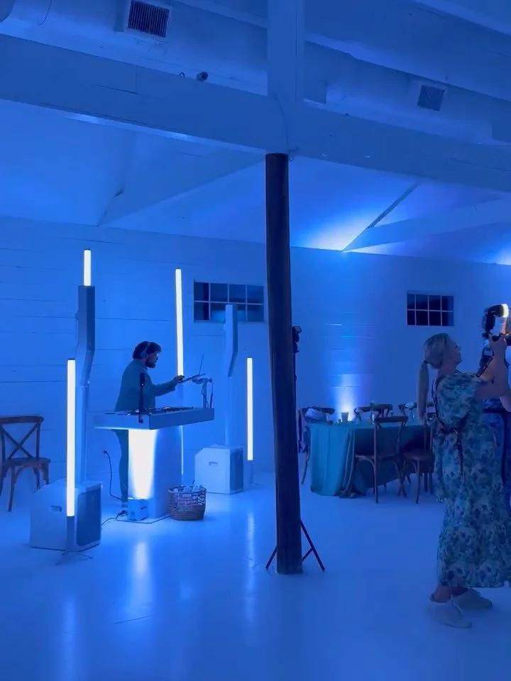 The Moore club was LIT! Truly one of the best parties ever- this crowd brought ALL the energy 🎉

#weddingdj #emeraldentertainment #eventdj #dallasdj