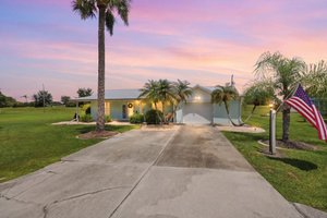 Move-In Ready Sunnybreeze Home with Extra Space