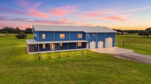 Where Luxury Meets Land: A One-of-a-Kind 10-Acre Barndominium in Arcadia