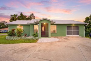 River Views &amp; Boating Access: Your Florida Lifestyle Awaits