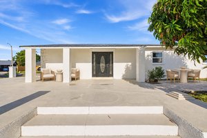 A Golden Opportunity: Updated Home with Extra Space in Arcadia