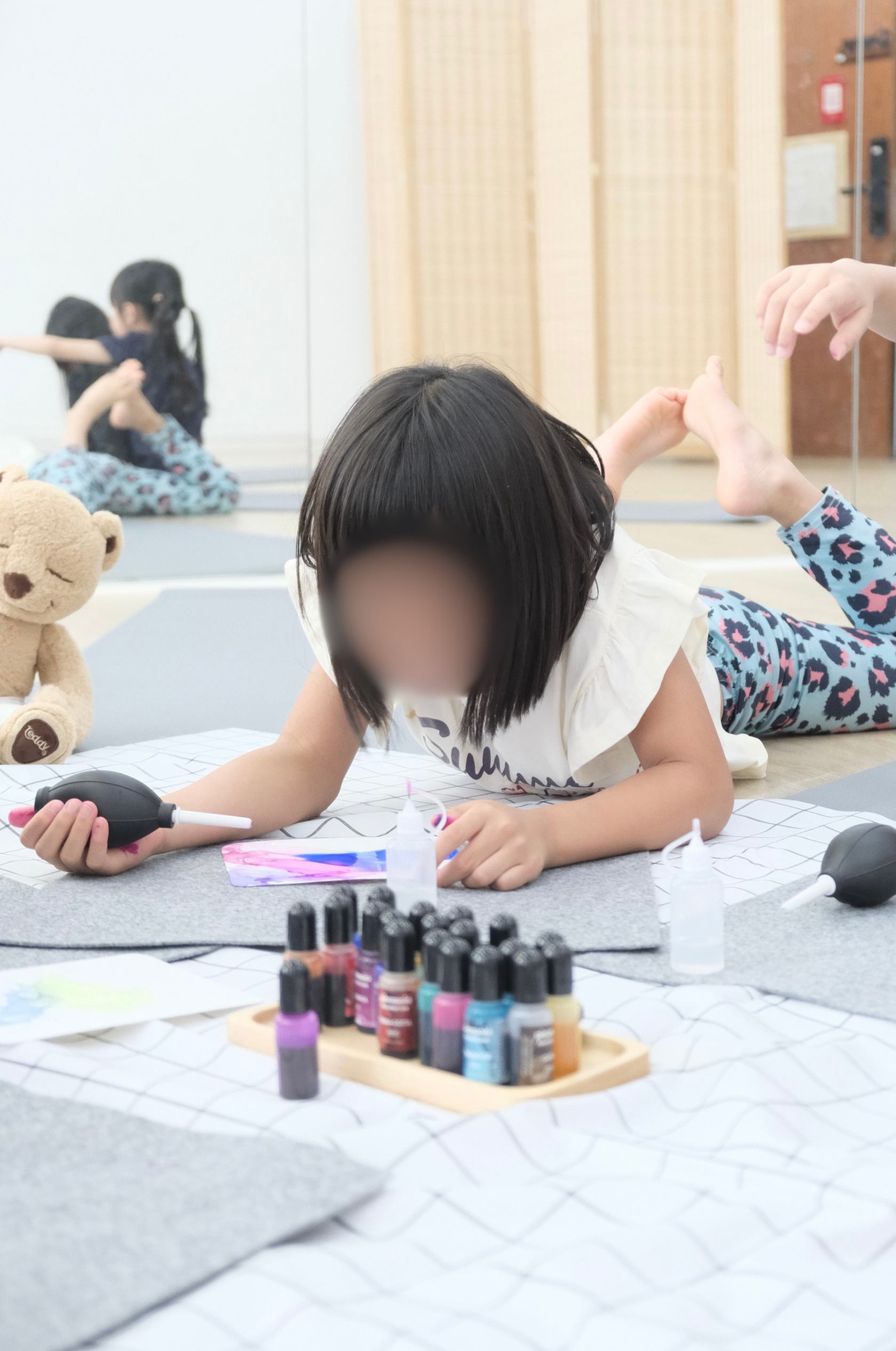 小朋友透過心靈藝術創作表達情緒，香港兒童情緒教育工作坊