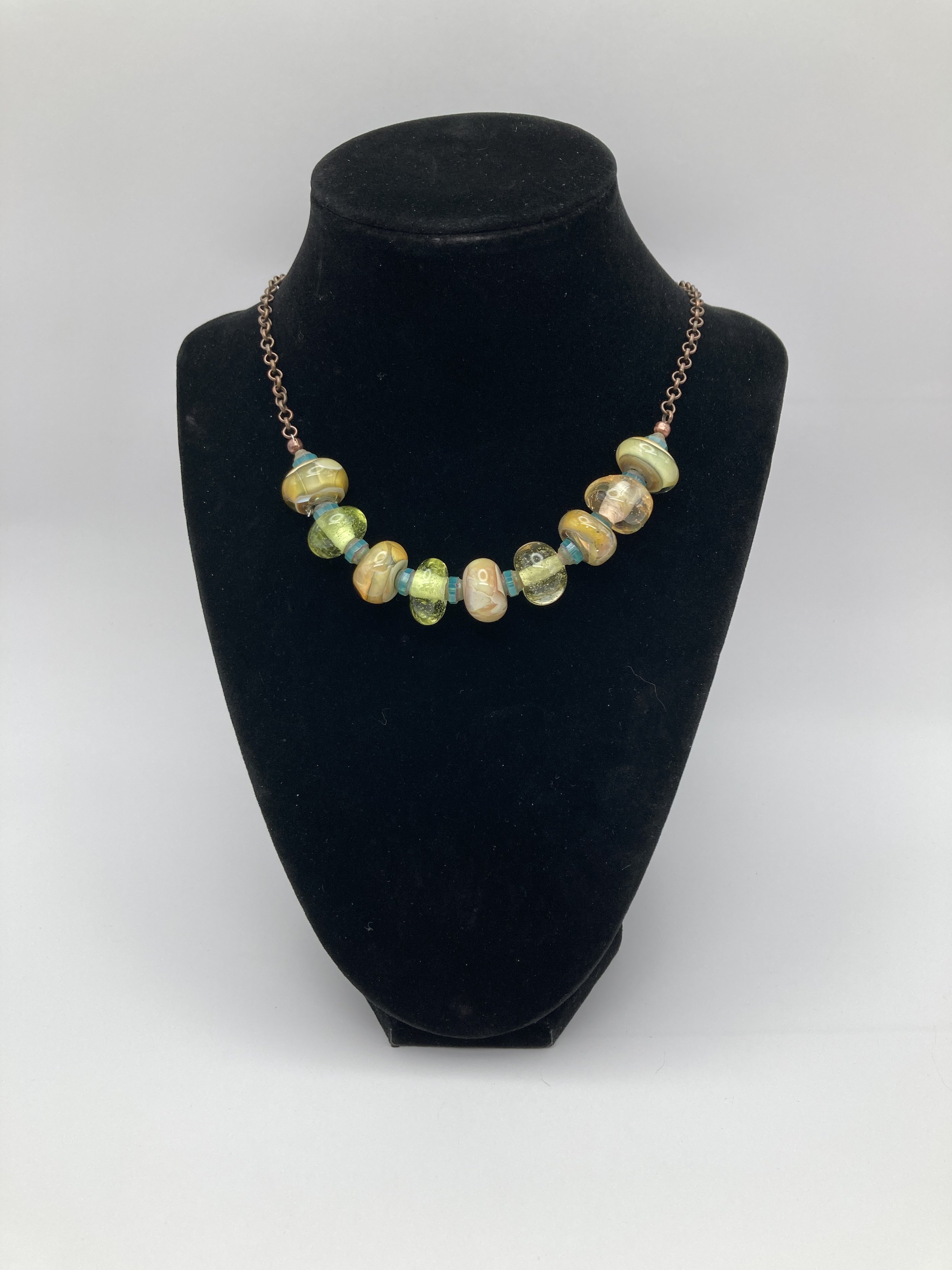 necklace w brillant yellow beads & Czech between