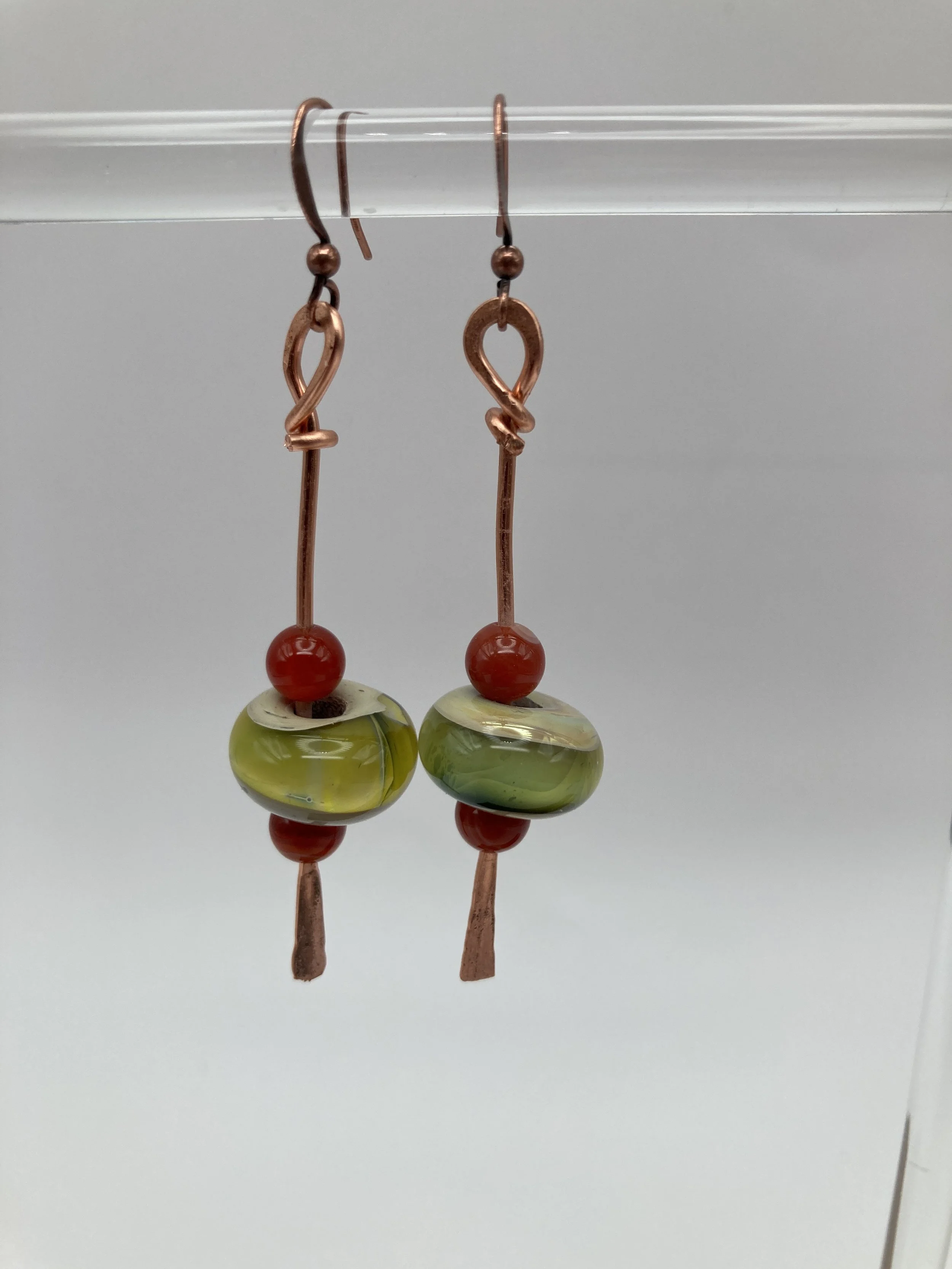 earring w green/cream glass beads with carnilion