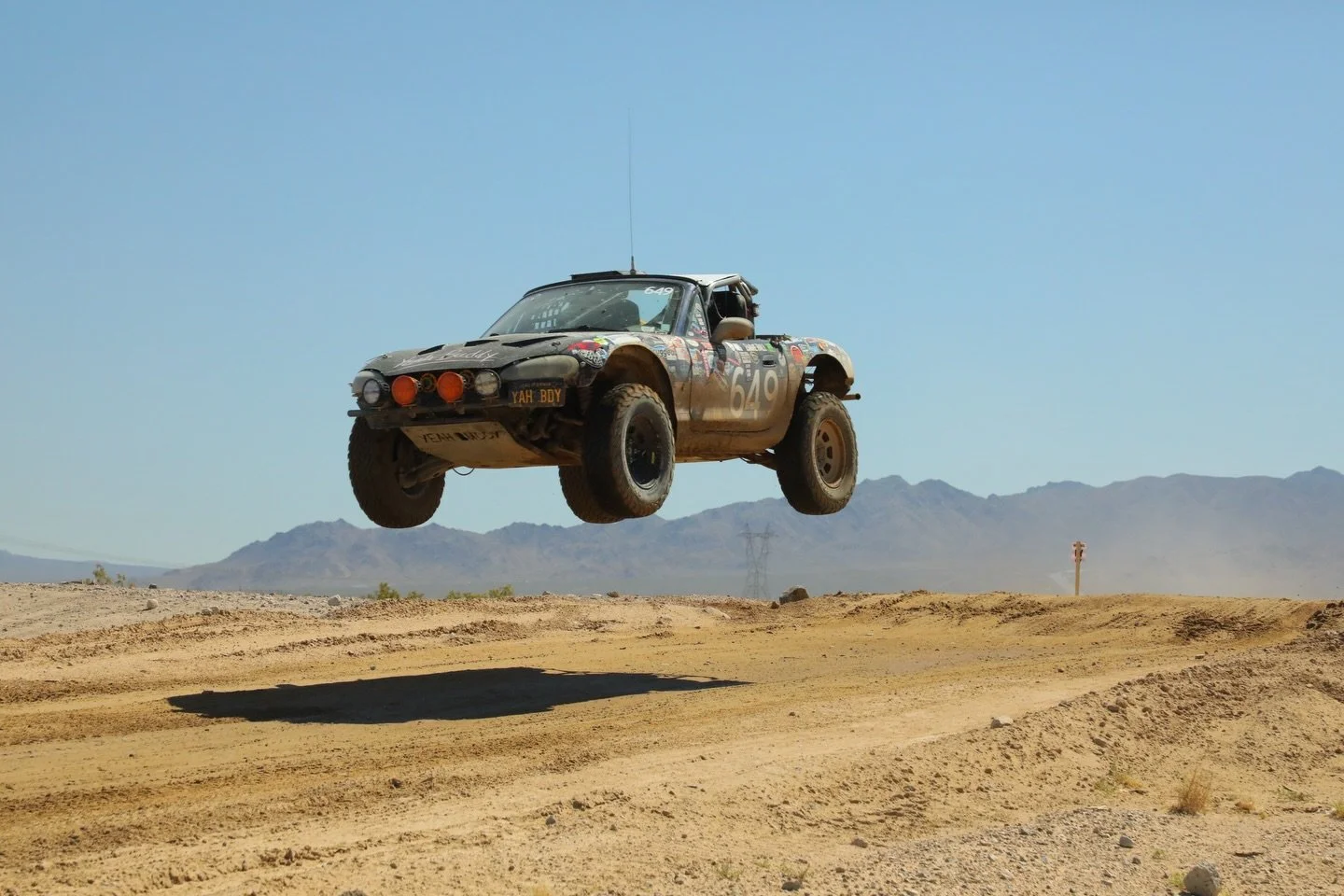 Flying&rsquo; Miata indeed. 

Video of this moment coming soon courtesy of @starstreampro 

@snore_racing 
@deenflaherty 
@flyinmiata (legit let&rsquo;s talk partnership!)
@ridefoxpv (the only way we survive this jump)
@perryparts 
@hypercousa 
@bfgo