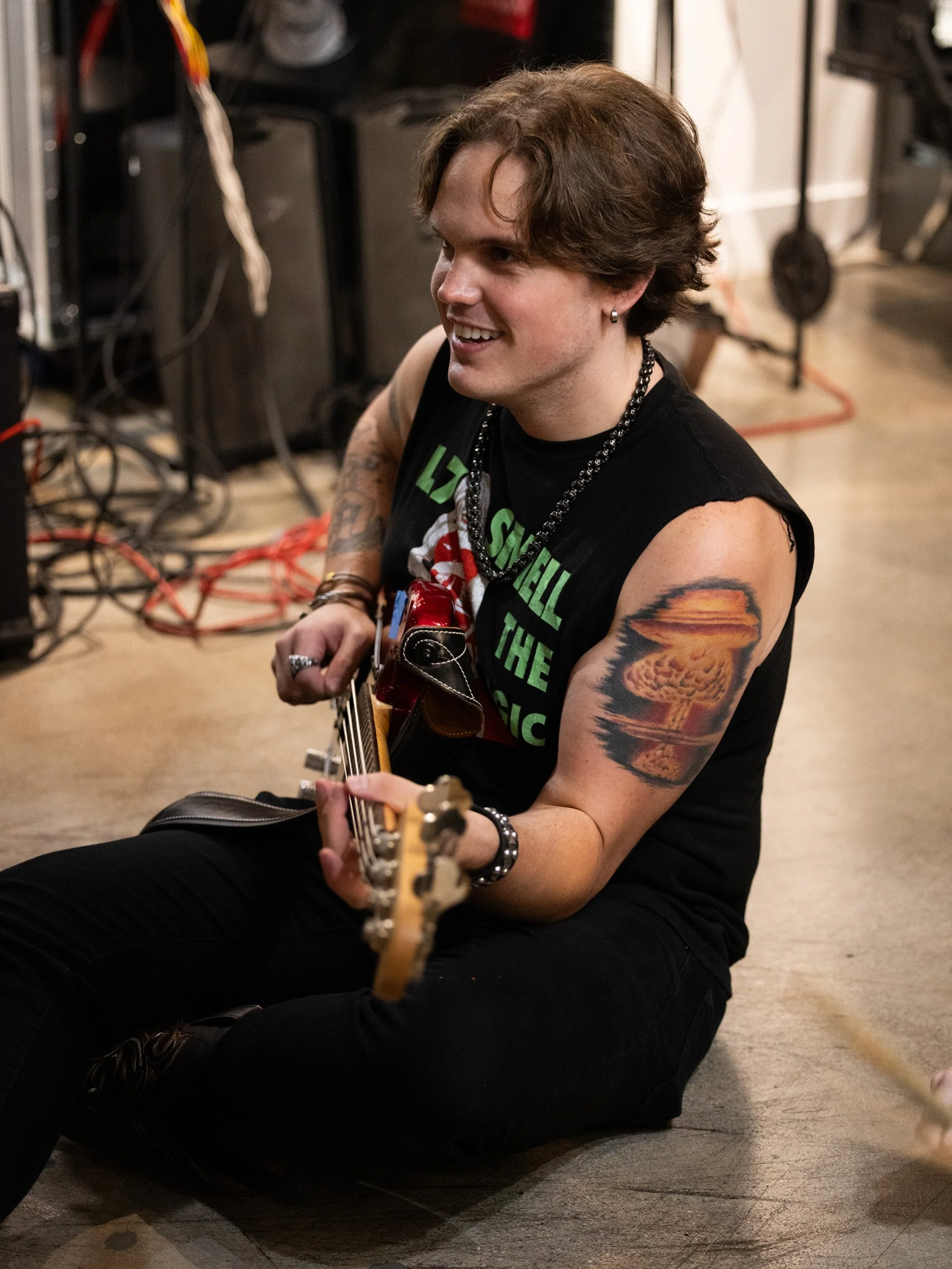 Pre-show 🤘 @thepunkrockmuseum 

📸 @polstonphotography 

➡️ @legallimitlv ⬅️
➡️ @legallimitlv ⬅️
➡️ @legallimitlv ⬅️
➡️ @legallimitlv ⬅️

#legallimit #legallimitband #legallimitlv #punkrockmuseum #threestarpunkbar