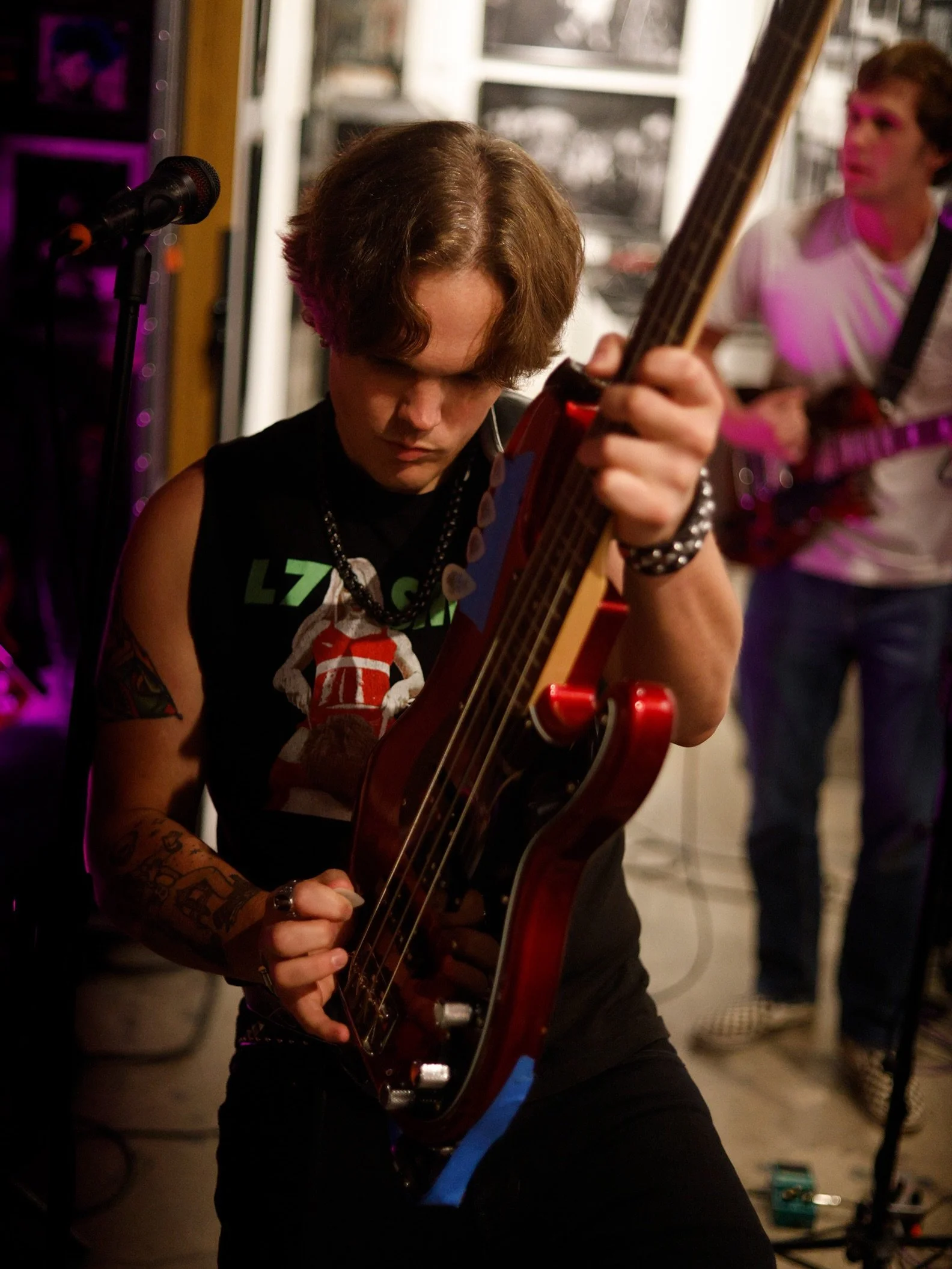 Hey look!! It&rsquo;s F*ckin Drake!! Doing his thing!! On the bass guitar!! He hates blink-182!! @f_cking_drake 

📸 @polstonphotography 

#legallimit #legallimitlv #legallimitband #threestarpunkbar