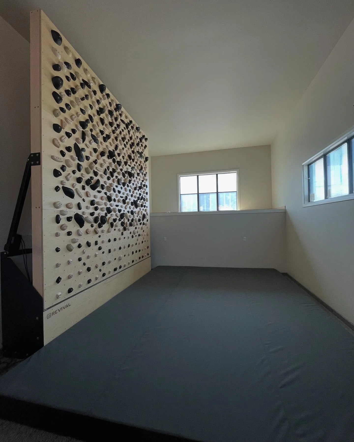 Don&rsquo;t let your home wall dreams be dreams. ⁣⁣
⁣⁣
📸 Our 12x12 Gym Wall fitted with a #tensionboard TB2 and a 16&rsquo;x12&rsquo; landing mat.⁣⁣
⁣⁣
#homewall #adjustablewall #homeclimbingwall #adjustableclimbingwall #tb2 #rockclimbing #boulderin