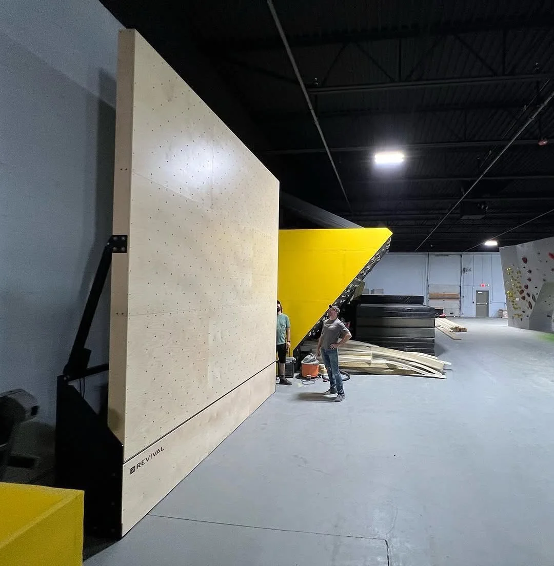 There&rsquo;s nothing better than standing back and admiring a freshly-installed 12x12 adjustable wall system!

@apexclimbinggym