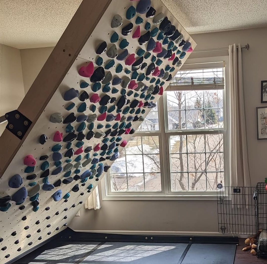 here at @revival_climbing we believe that a 40&deg; freestanding board in the living room actually adds to the feng shui of the room

@pieces.climbs clearly has a keen eye for interior design and knows how to make a house a home