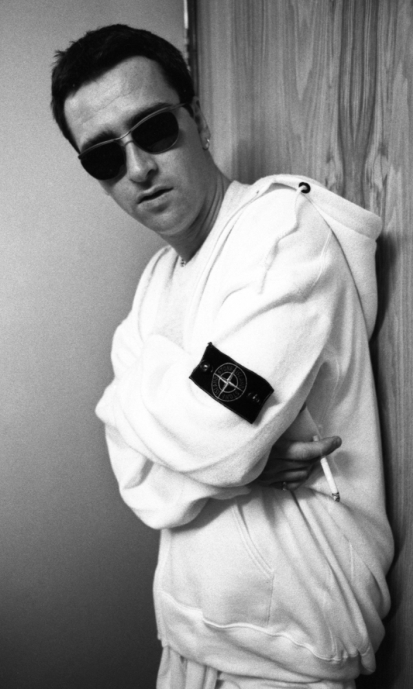 1200-x-720-johnny-marr-wearing-stone-island-back-stage-cities-in-the-park-04.08.91-0023-post.webp