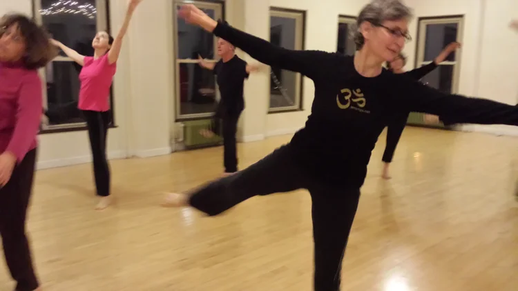 Mixed Level Modern Dance class