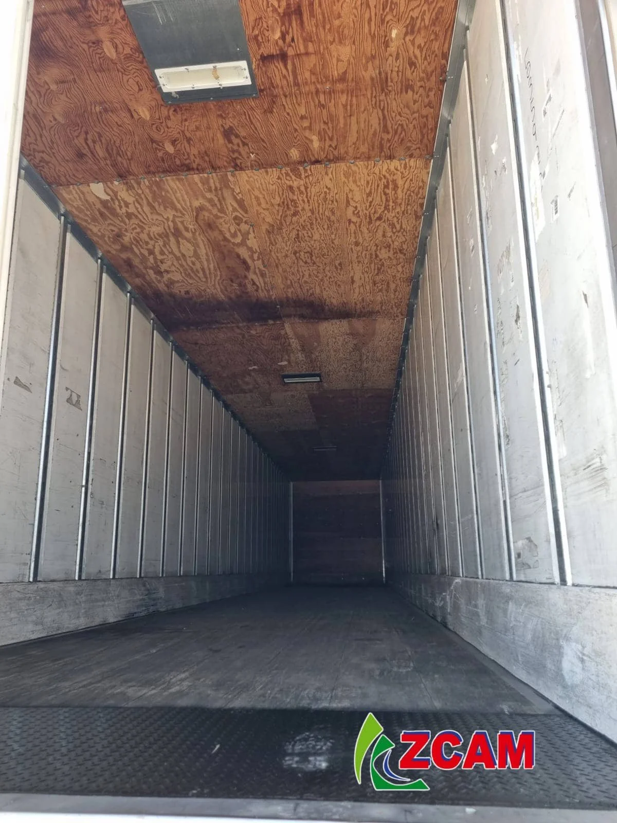 Furgon Utility 570 de Venta — Camiones y Cabezales Disponibles en El Salvador 1.jpg