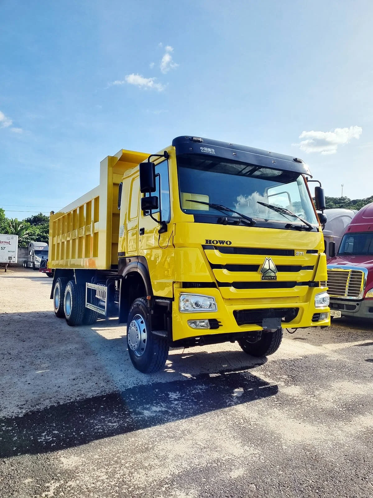 Volteo Howo Amarillo de Venta — Camiones y Cabezales Disponibles en El Salvador 2.jpg