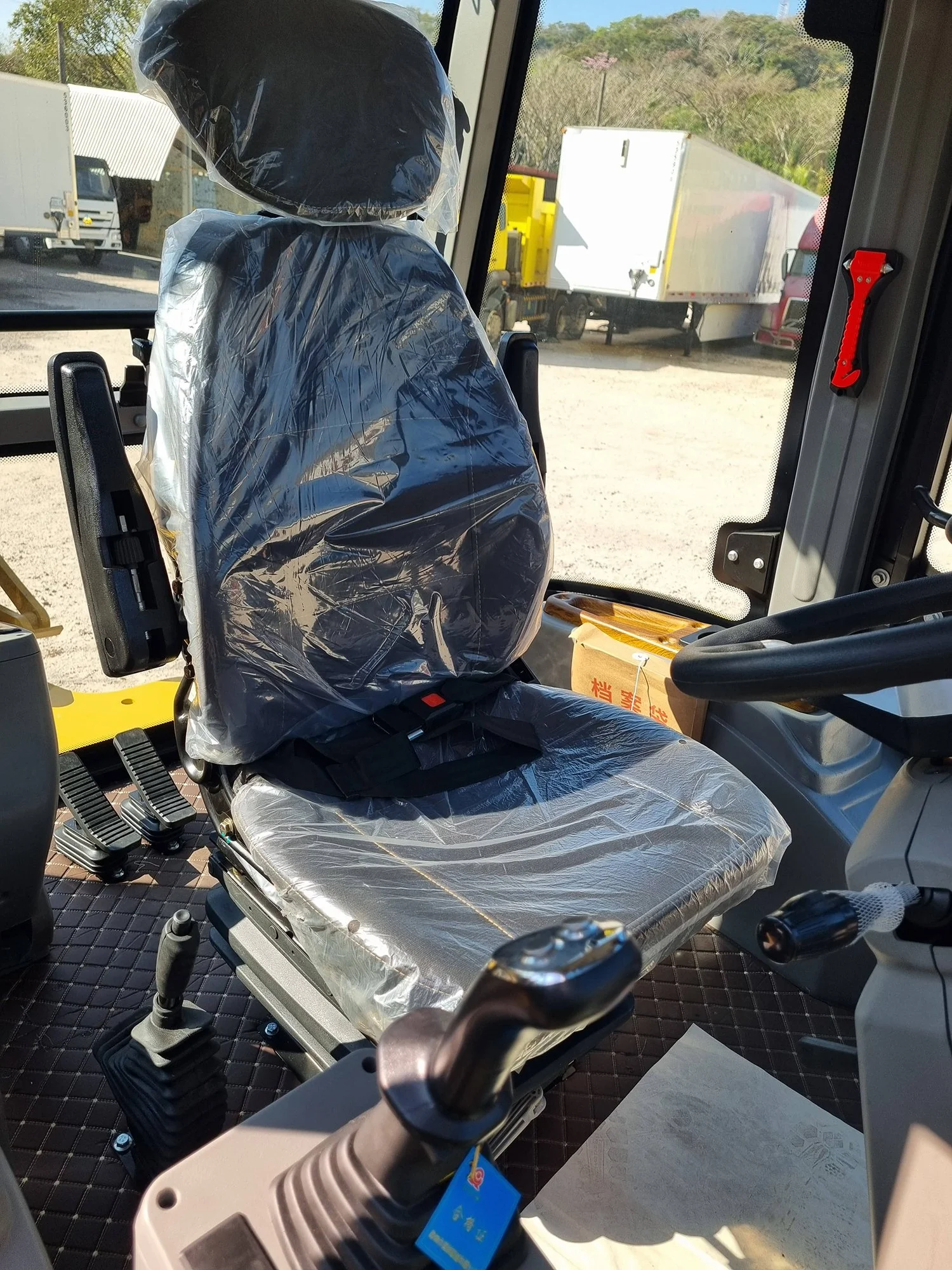 Maquinaria de Venta — Camiones y Cabezales Disponibles en El Salvador 3.jpg