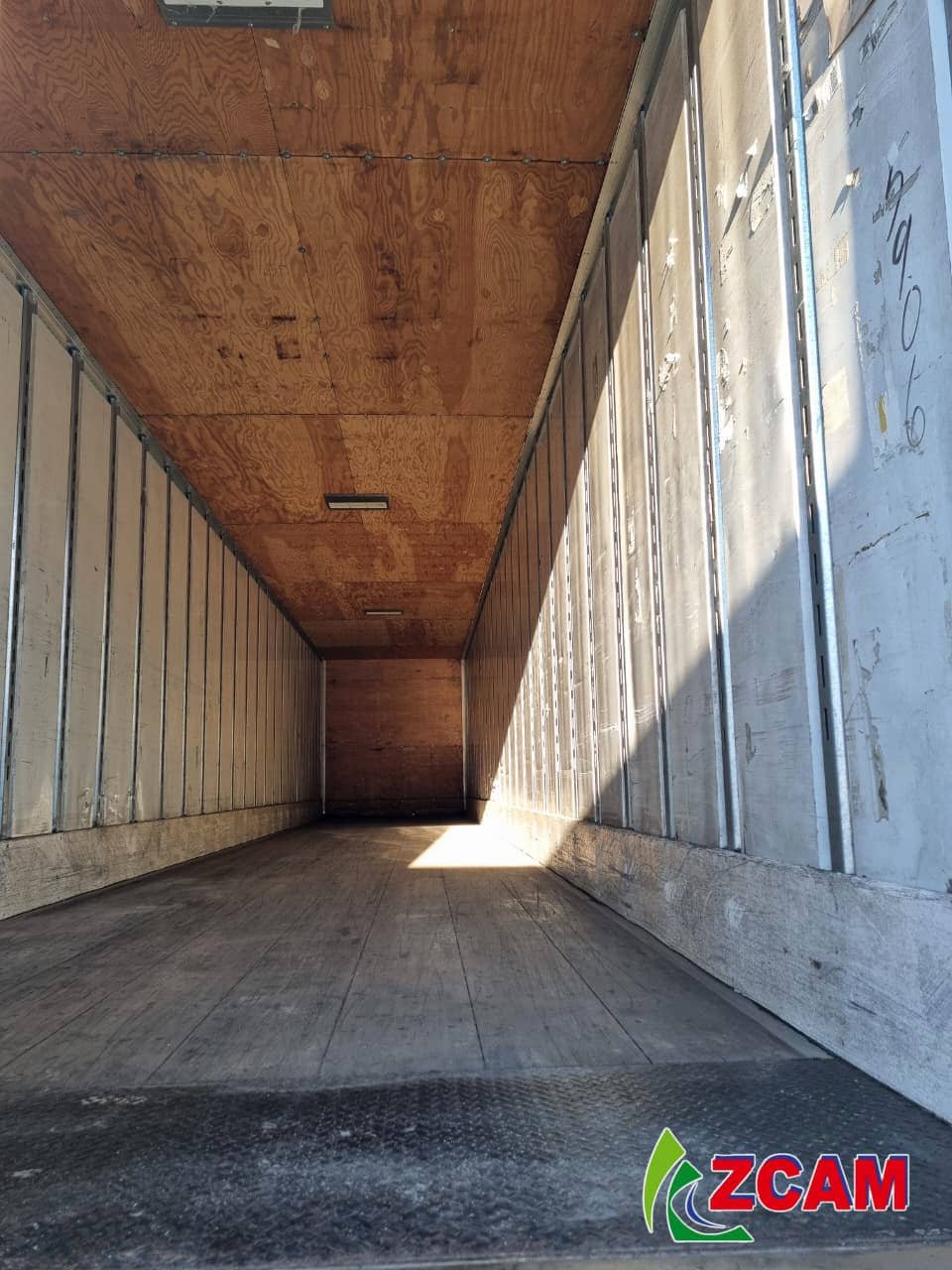 Furgon Utility 571 de Venta — Camiones y Cabezales Disponibles en El Salvador 3.jpg