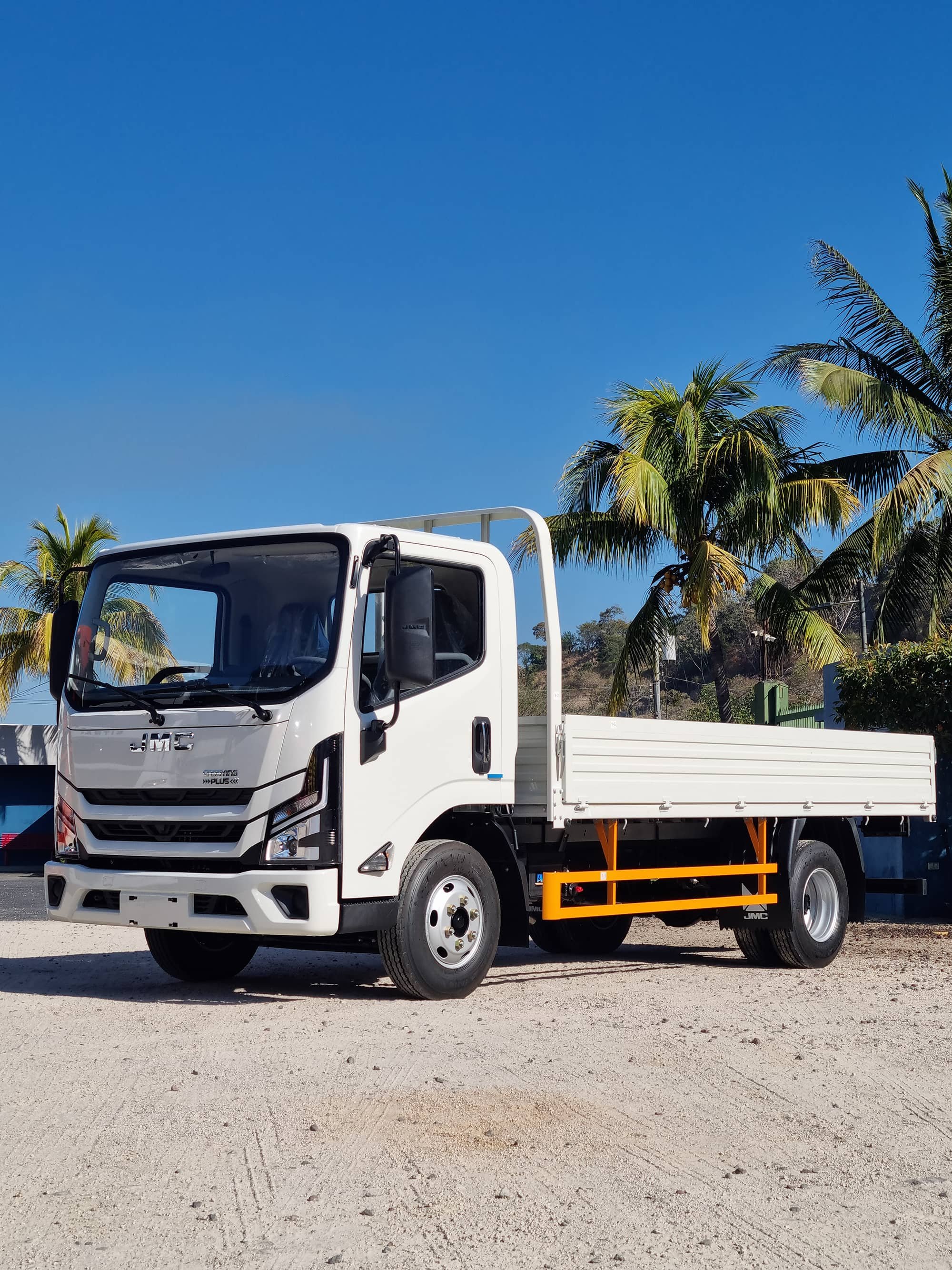 JMC 4 Ton de Venta — Camiones y Cabezales Disponibles en El Salvador 1.jpg